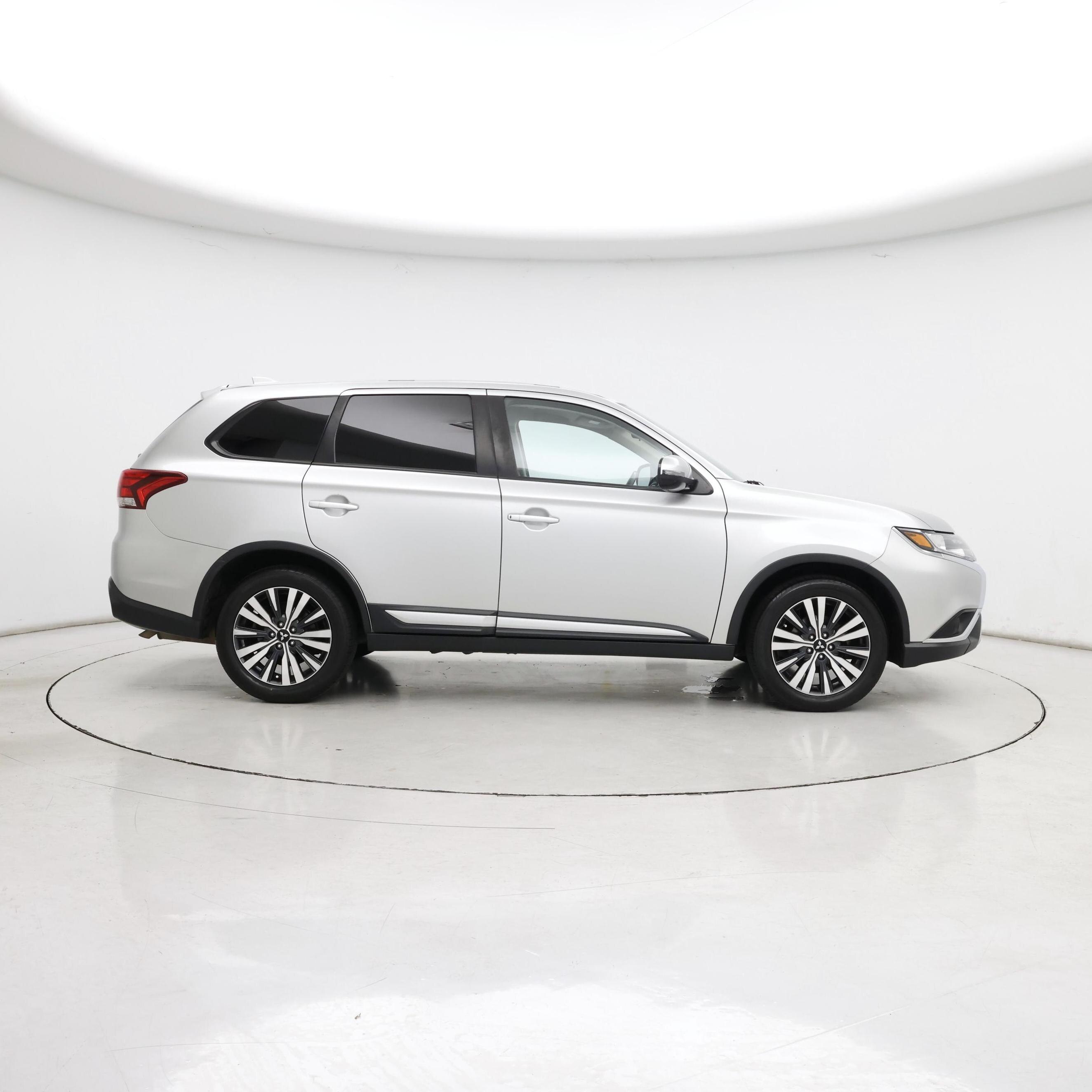 Thumbnail: 2019 Mitsubishi Outlander - 7