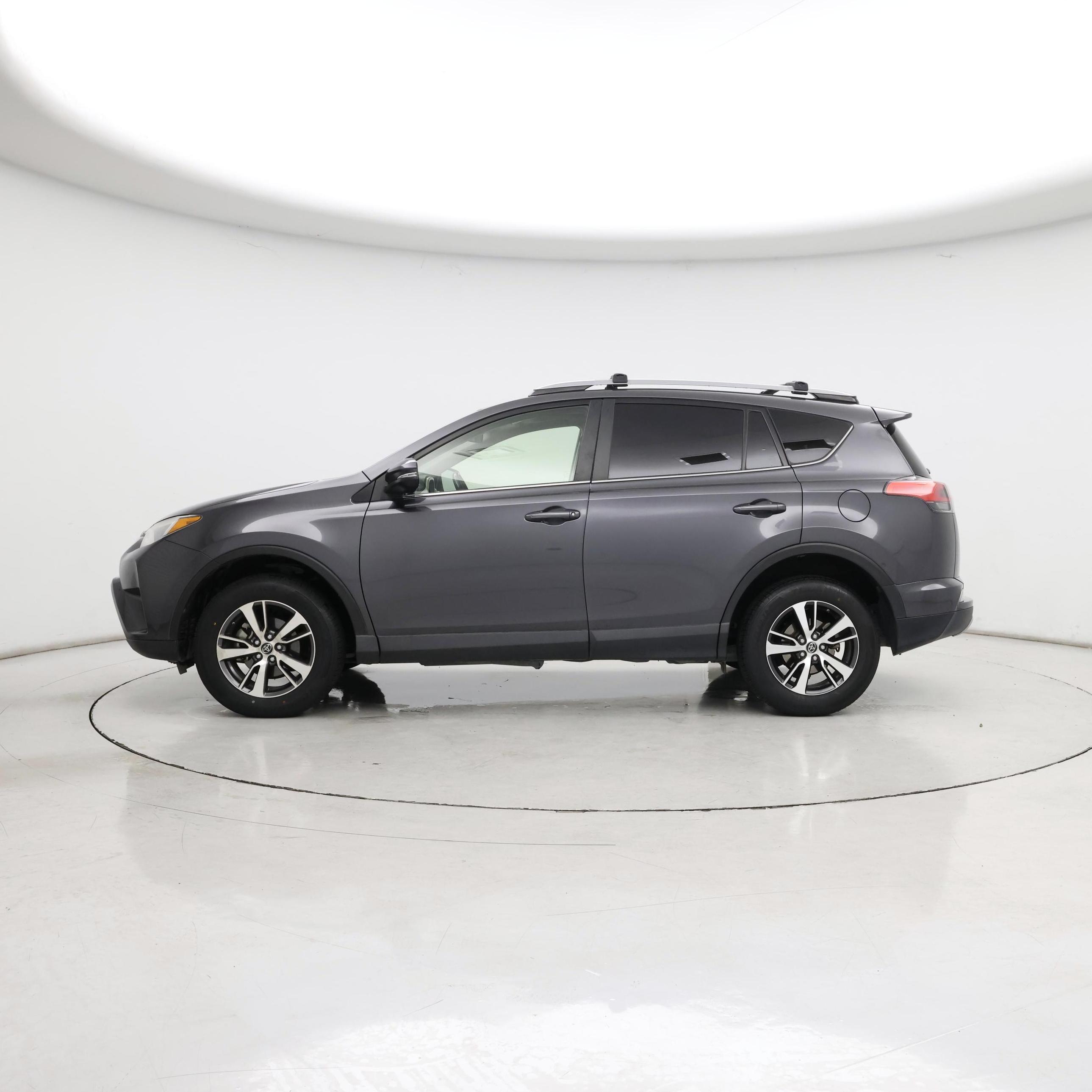 Thumbnail: 2017 Toyota RAV4 - 3