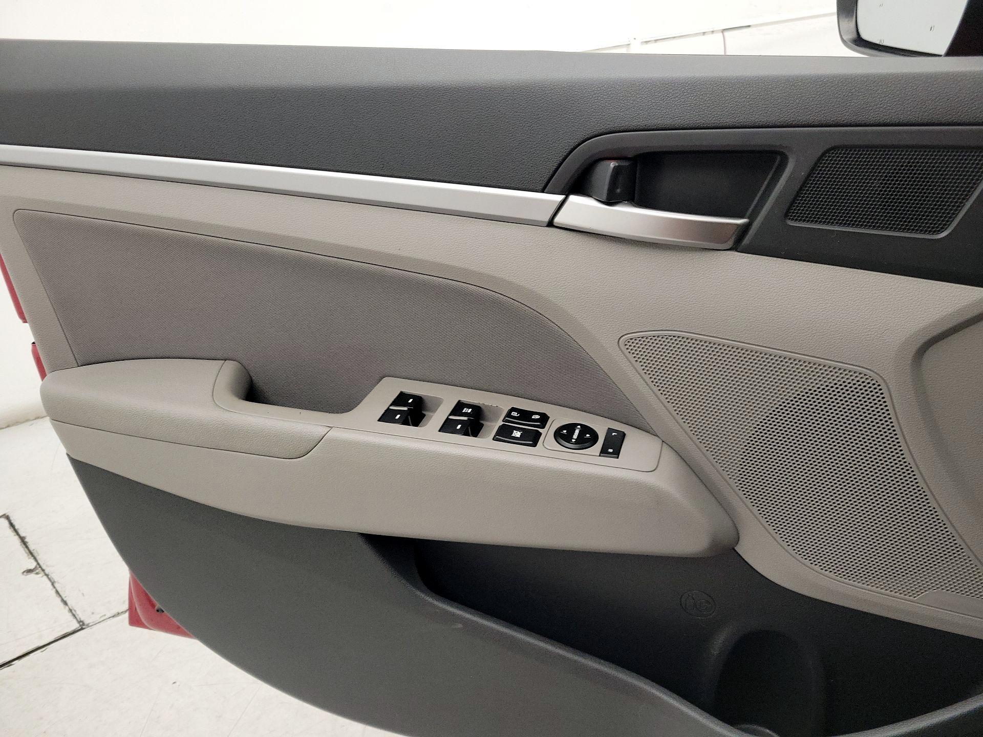 Thumbnail: 2019 Hyundai Elantra - 12