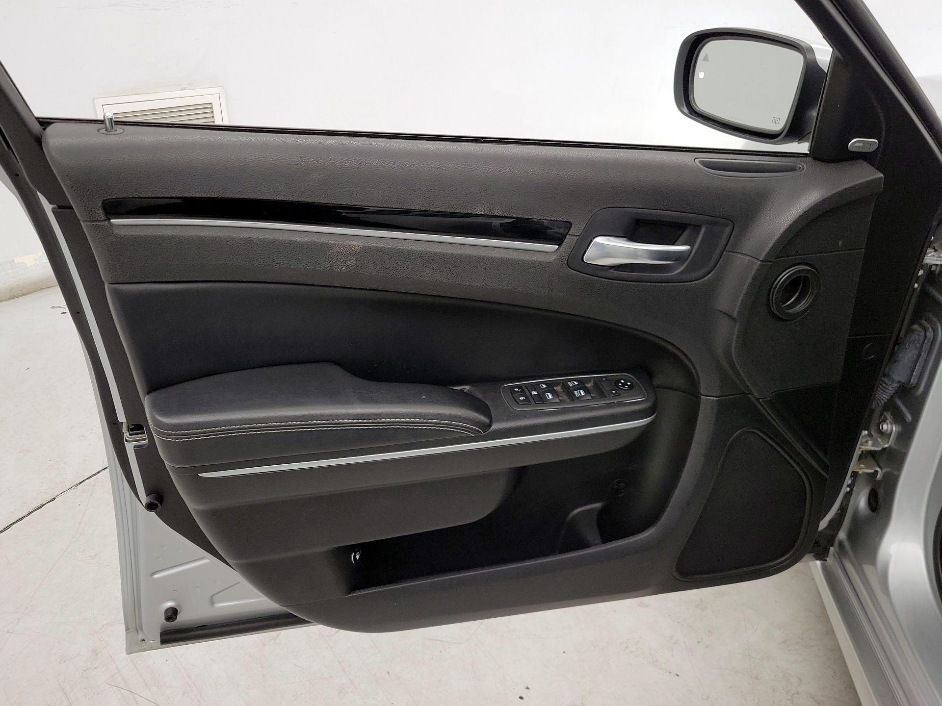 Thumbnail: 2021 Chrysler 300 - 12