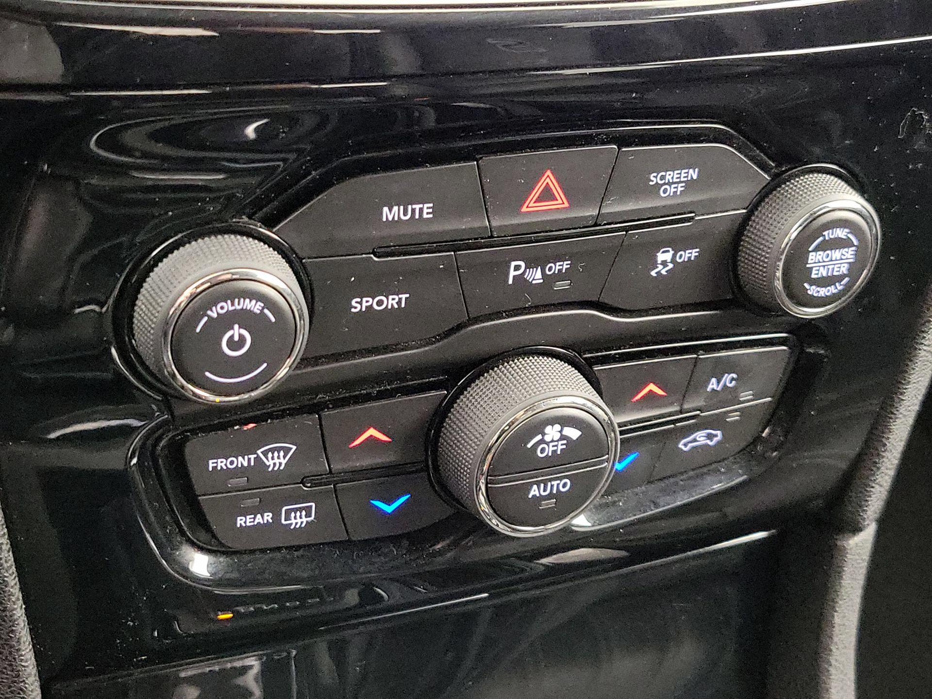 Thumbnail: 2021 Chrysler 300 - 17