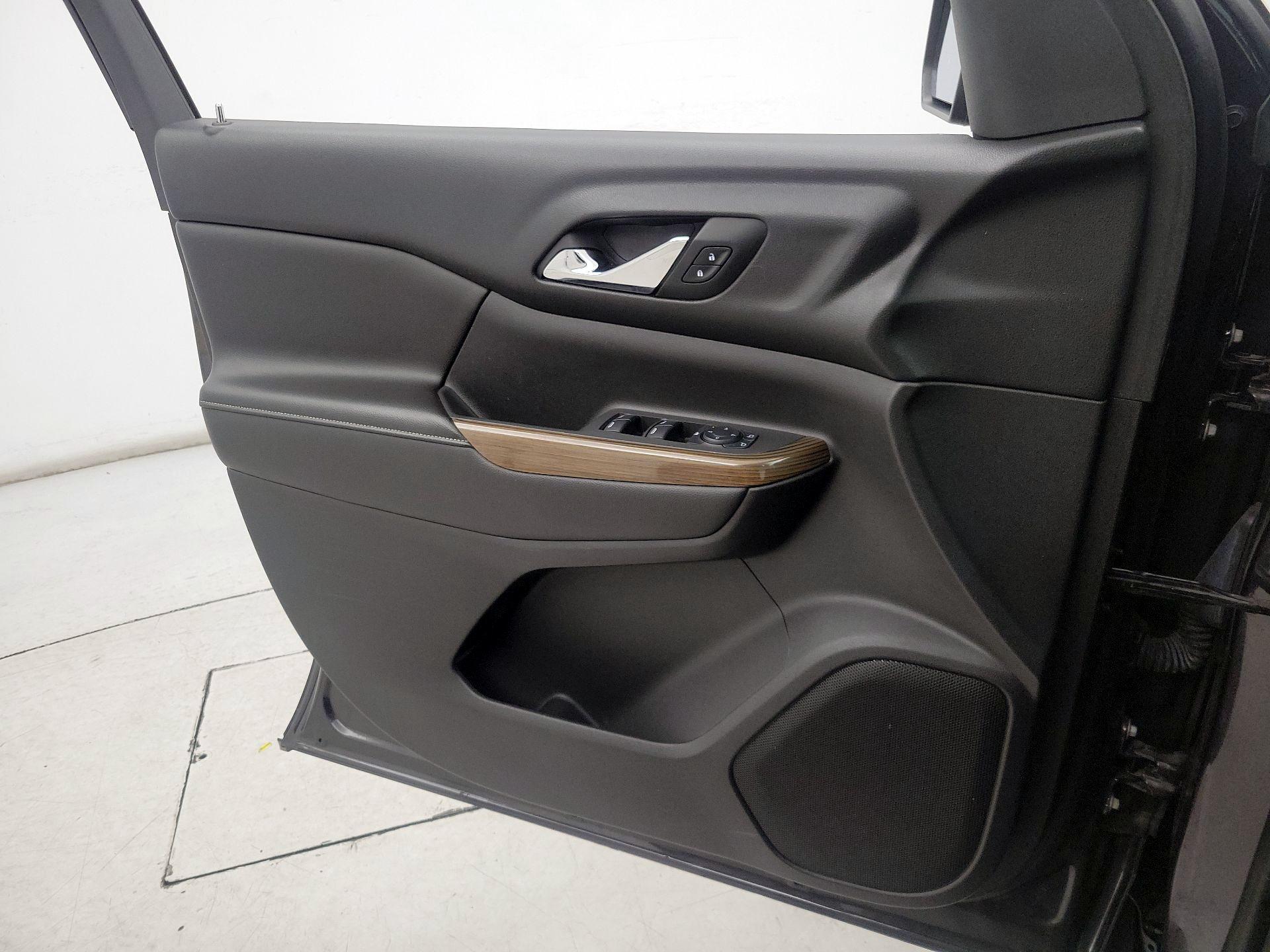 Thumbnail: 2017 GMC Acadia - 12