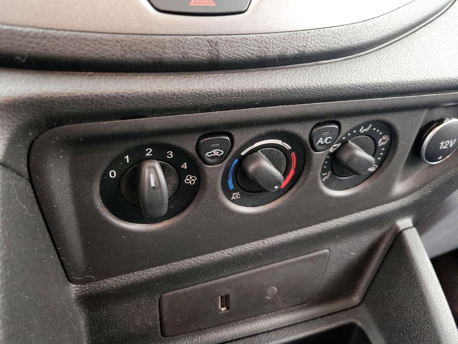 Thumbnail: 2018 Ford Transit Series - 16