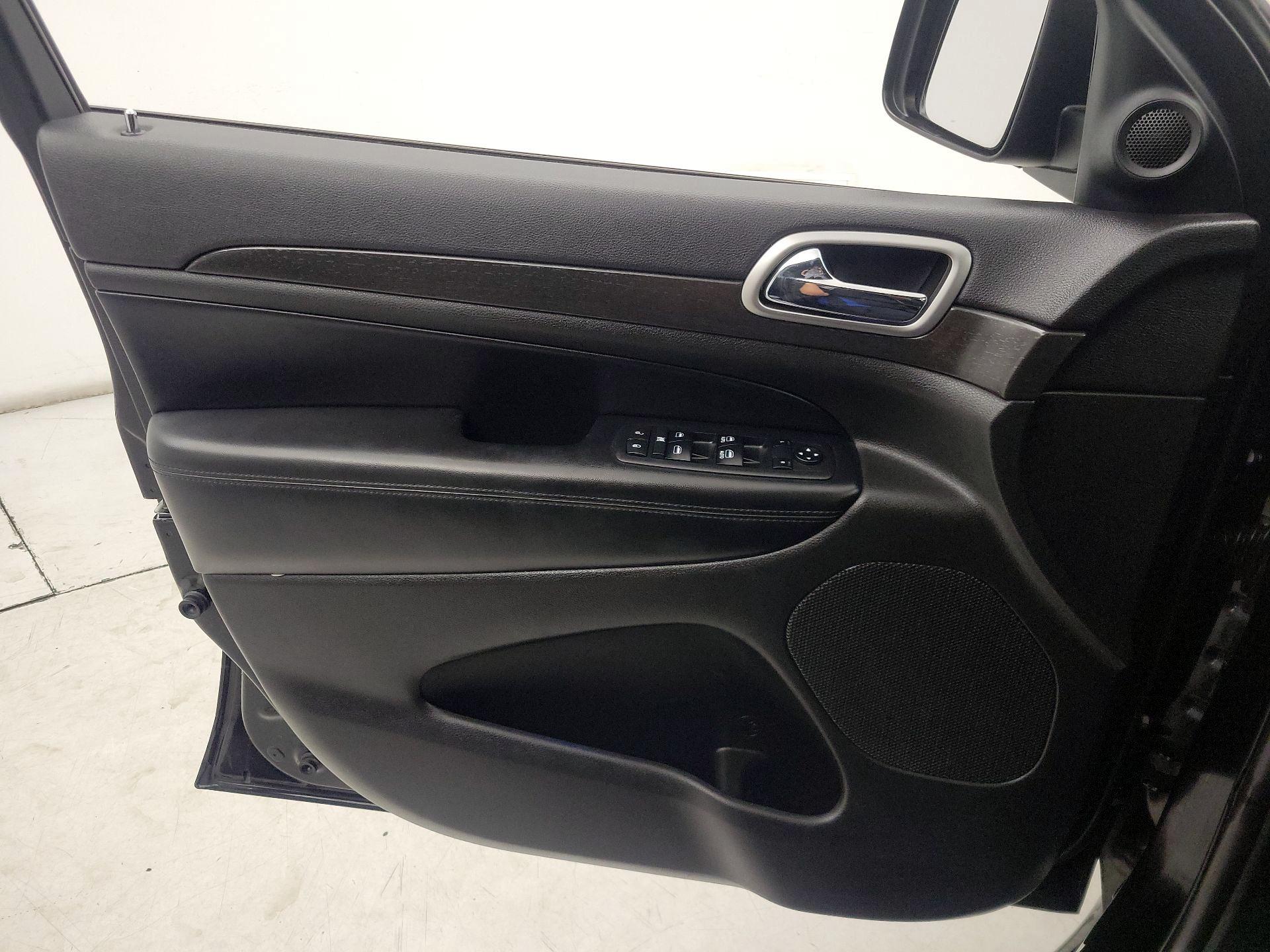 Thumbnail: 2017 Jeep Grand Cherokee - 12