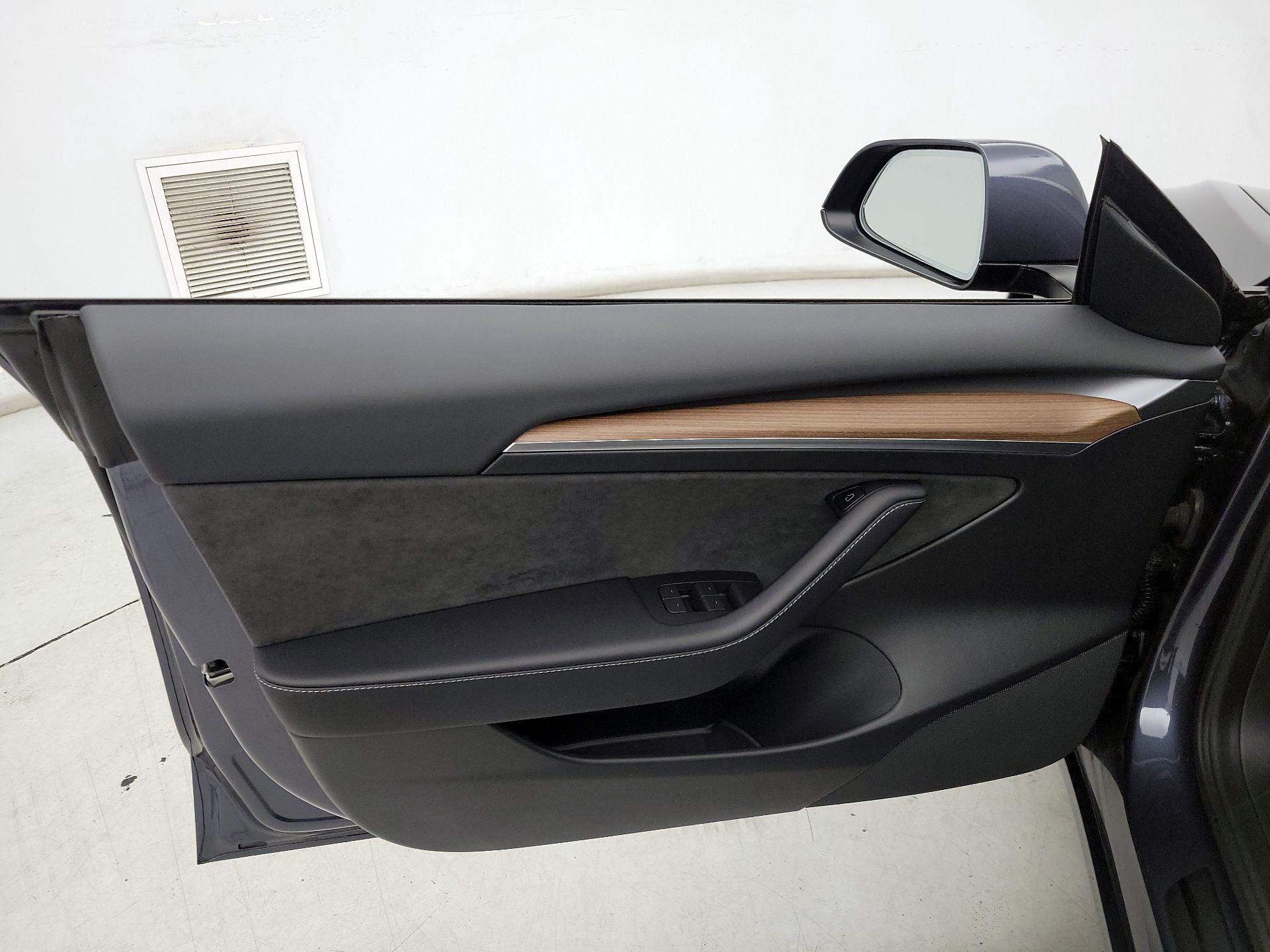 Thumbnail: 2023 Tesla Model 3 - 12