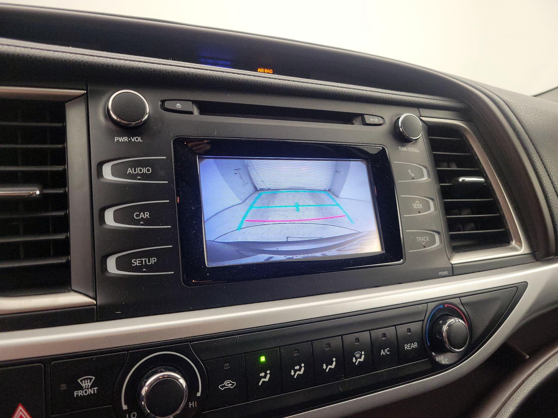 Thumbnail: 2016 Toyota Highlander - 14