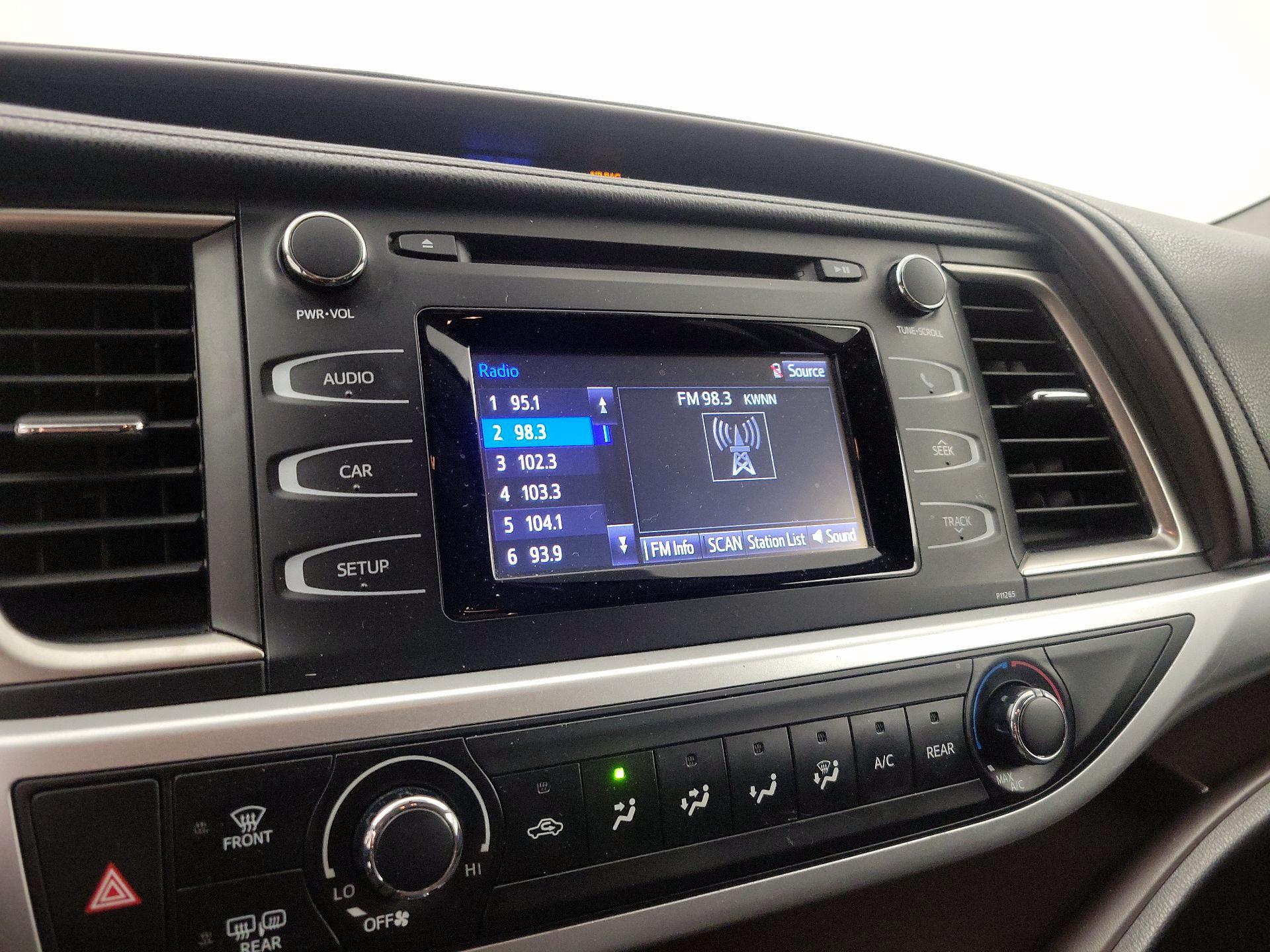 Thumbnail: 2016 Toyota Highlander - 15