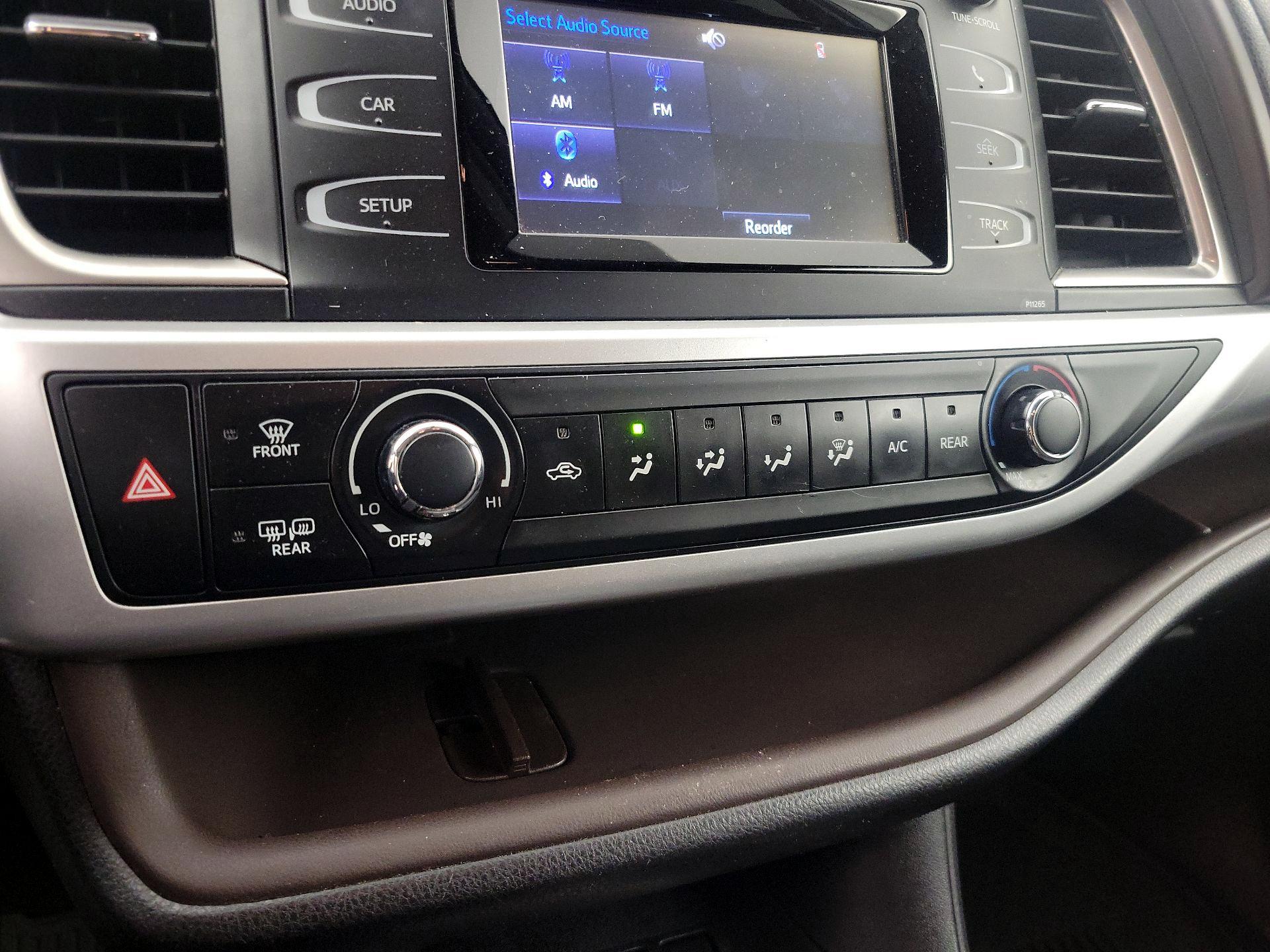 Thumbnail: 2016 Toyota Highlander - 16