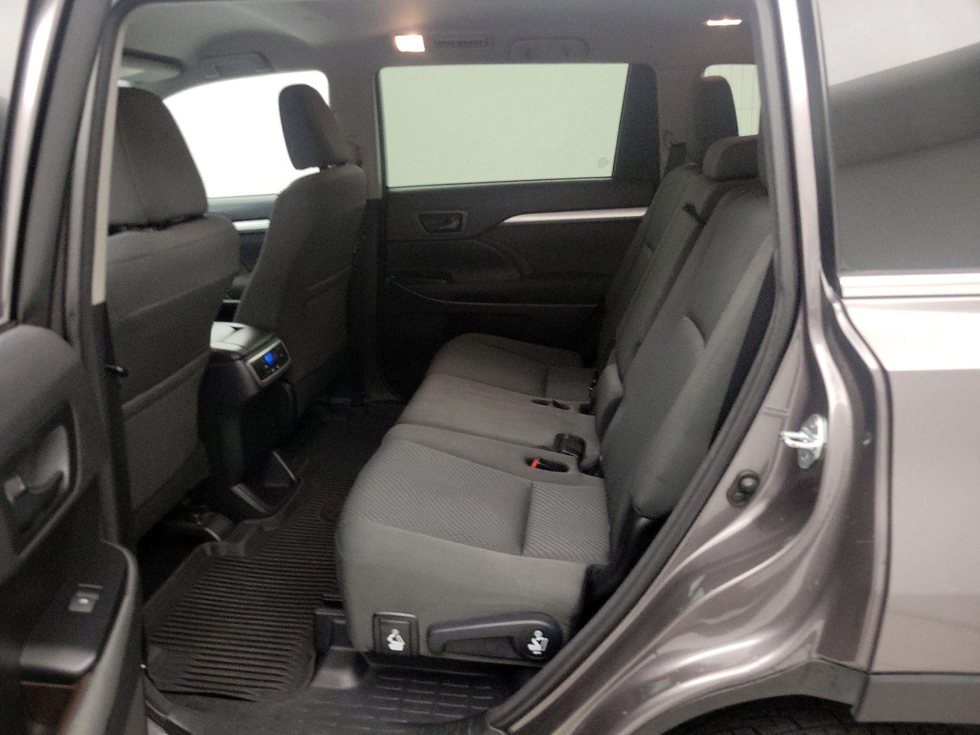 Thumbnail: 2016 Toyota Highlander - 19