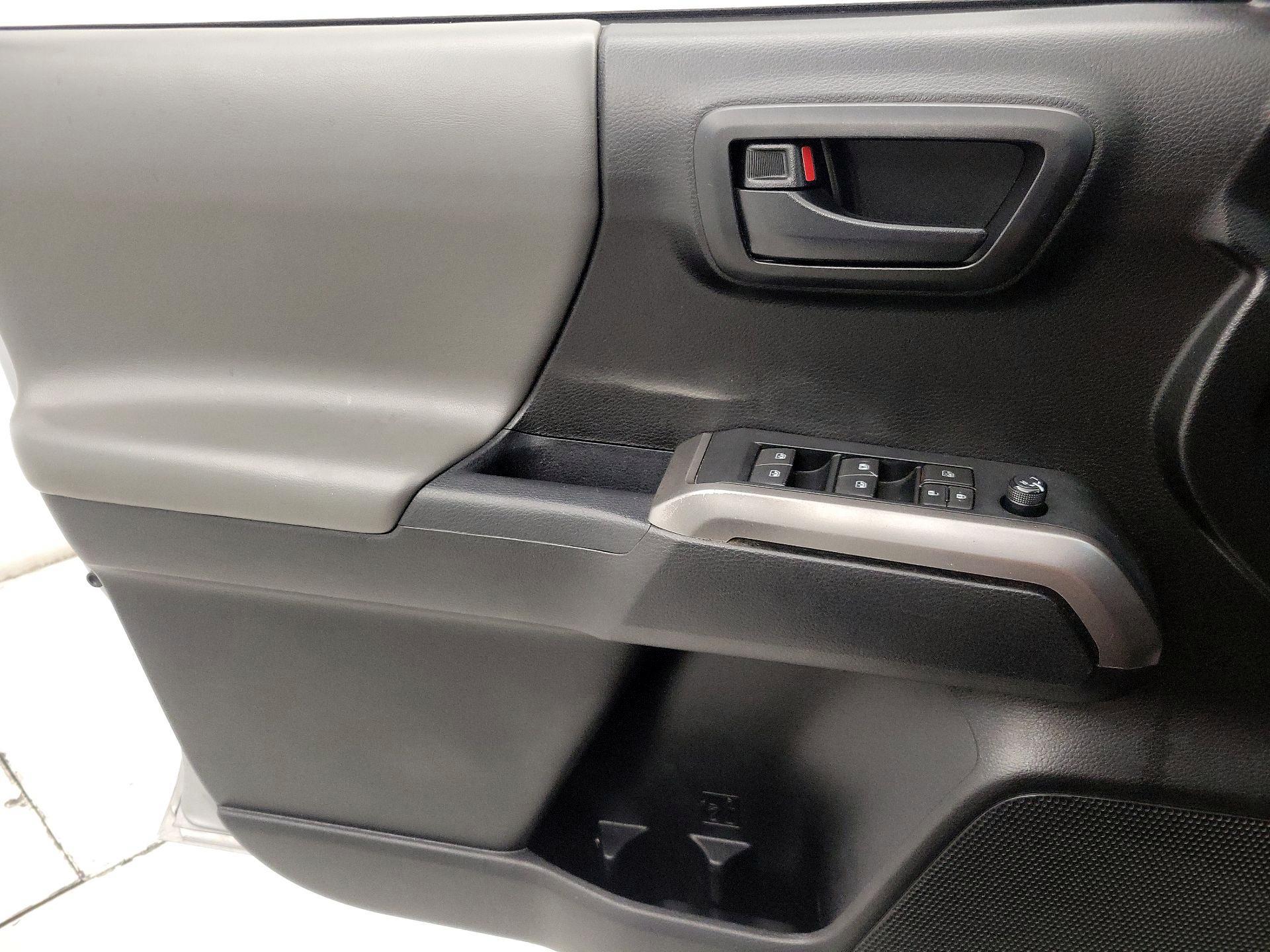 Thumbnail: 2021 Toyota Tacoma - 12