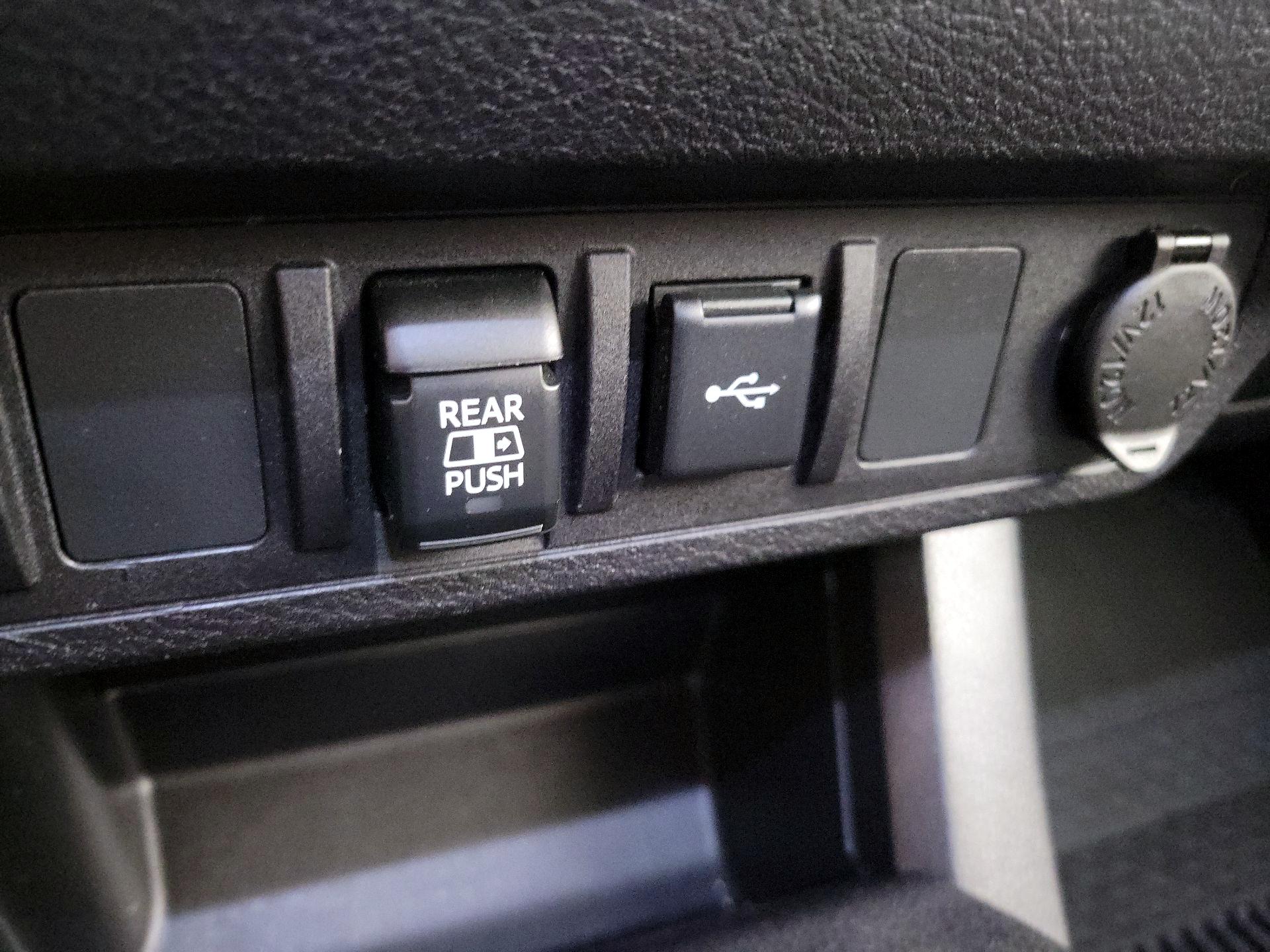 Thumbnail: 2021 Toyota Tacoma - 18