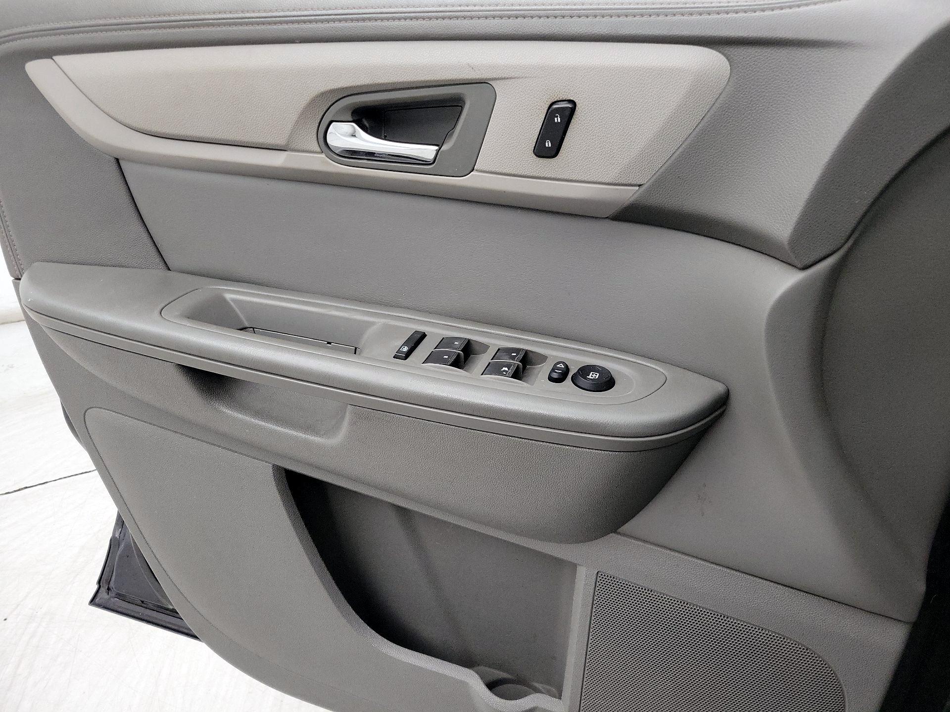 Thumbnail: 2015 Chevrolet Traverse - 12