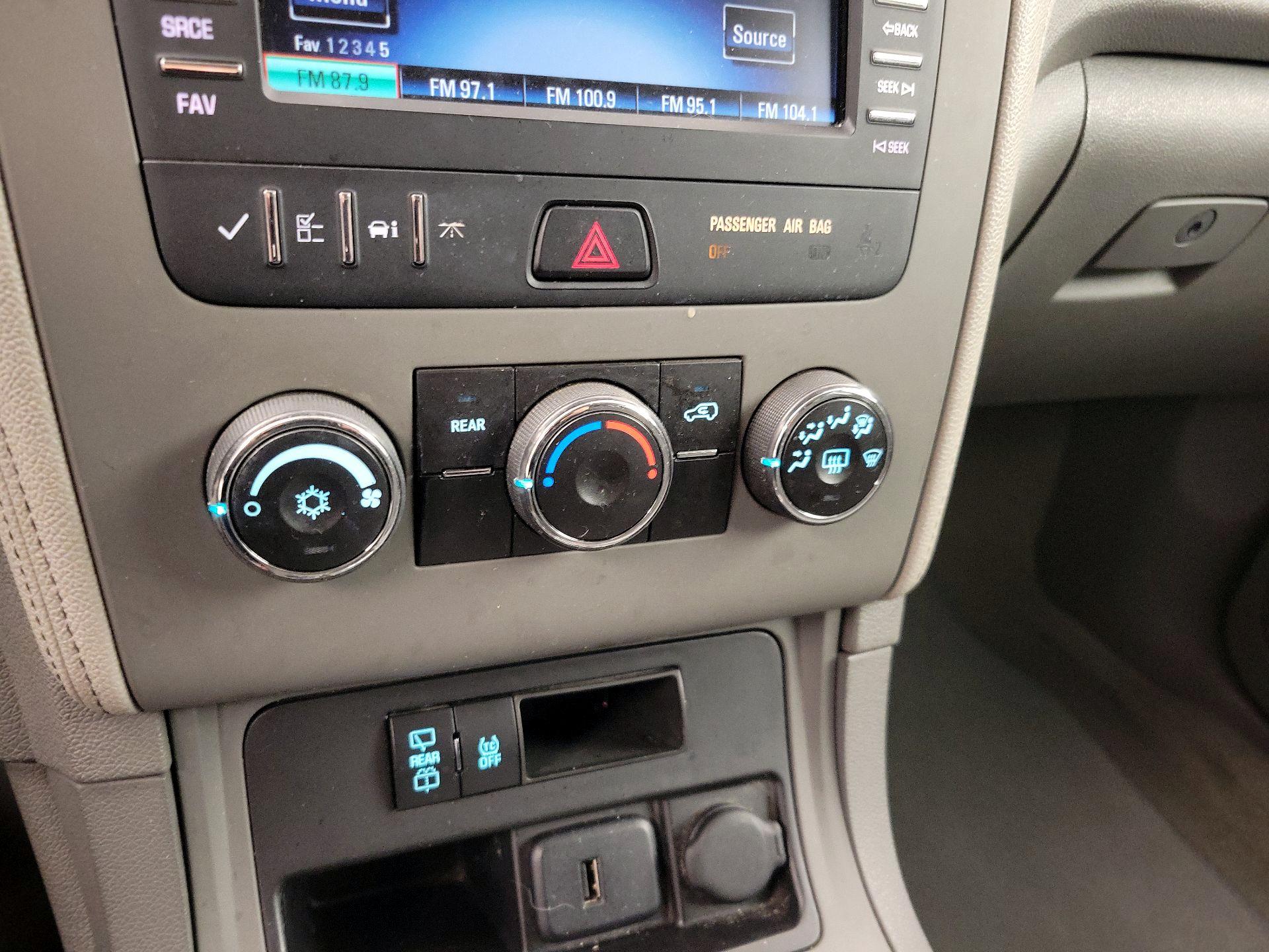 Thumbnail: 2015 Chevrolet Traverse - 16