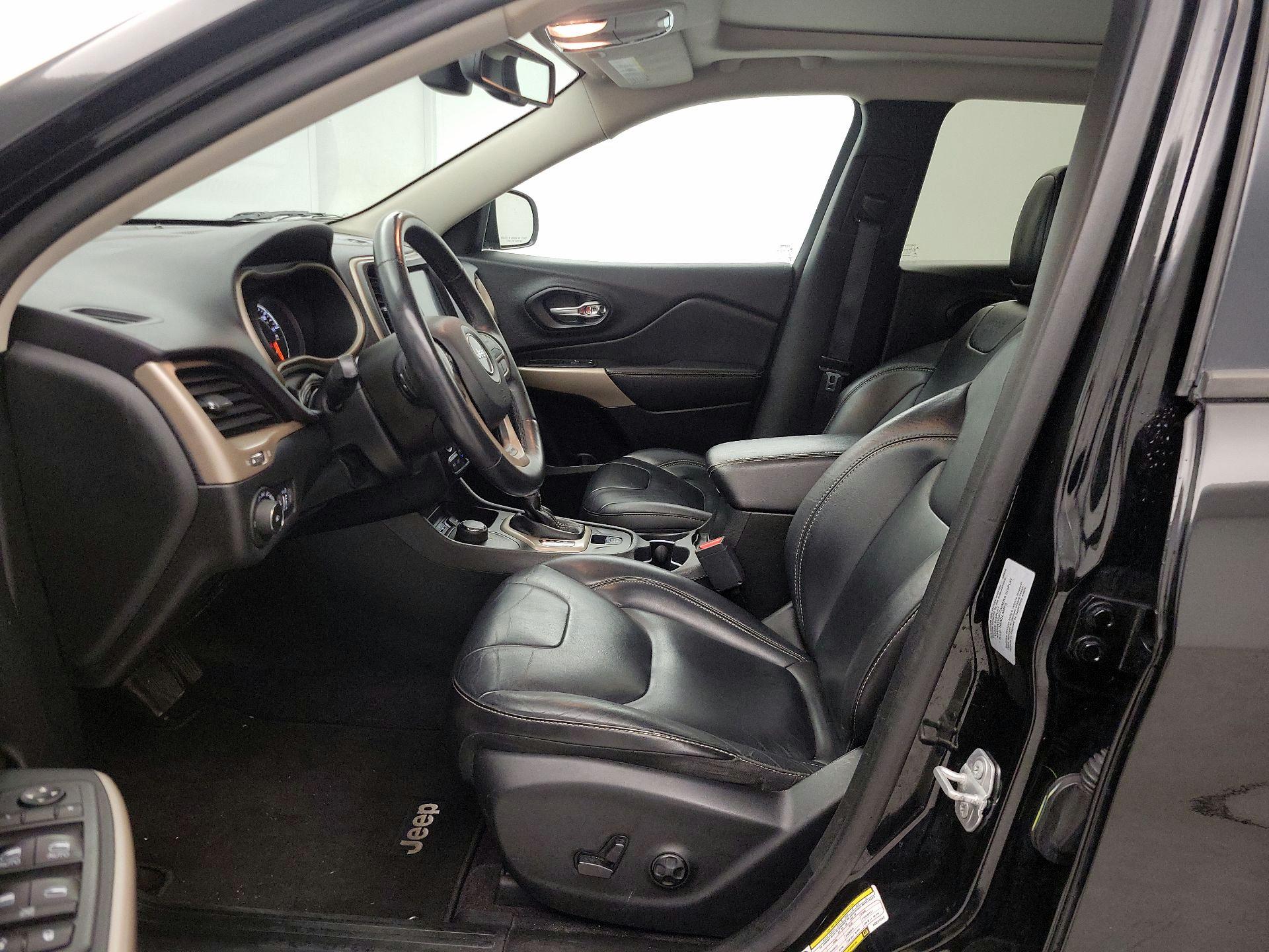 Thumbnail: 2017 Jeep Cherokee - 11