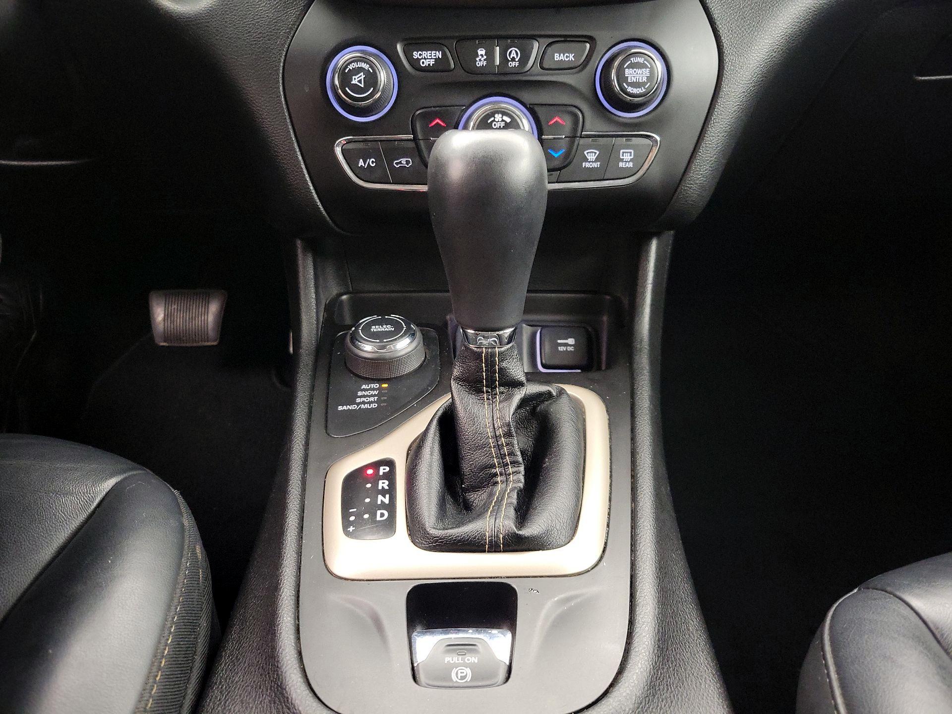 Thumbnail: 2017 Jeep Cherokee - 18