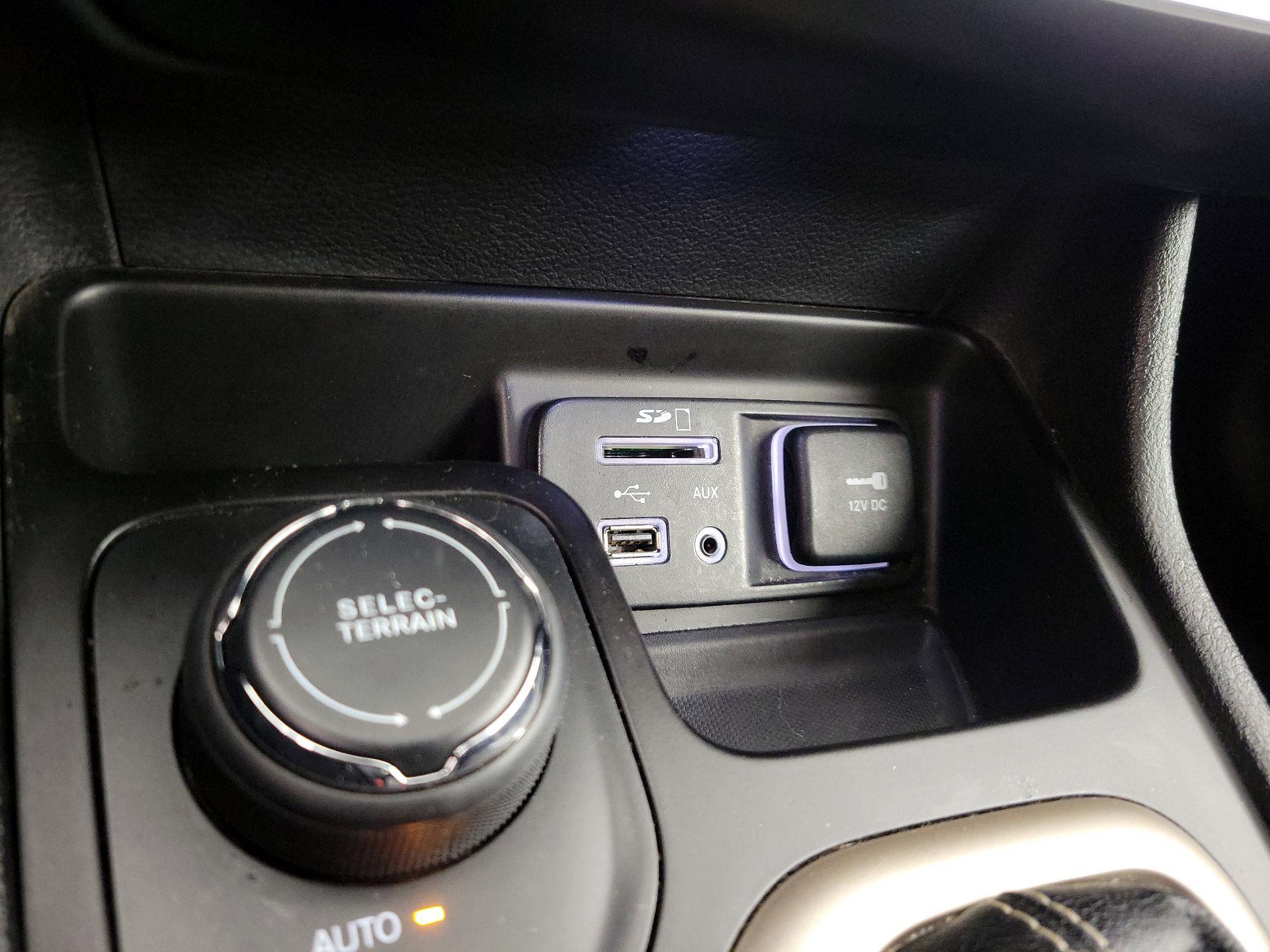 Thumbnail: 2017 Jeep Cherokee - 19