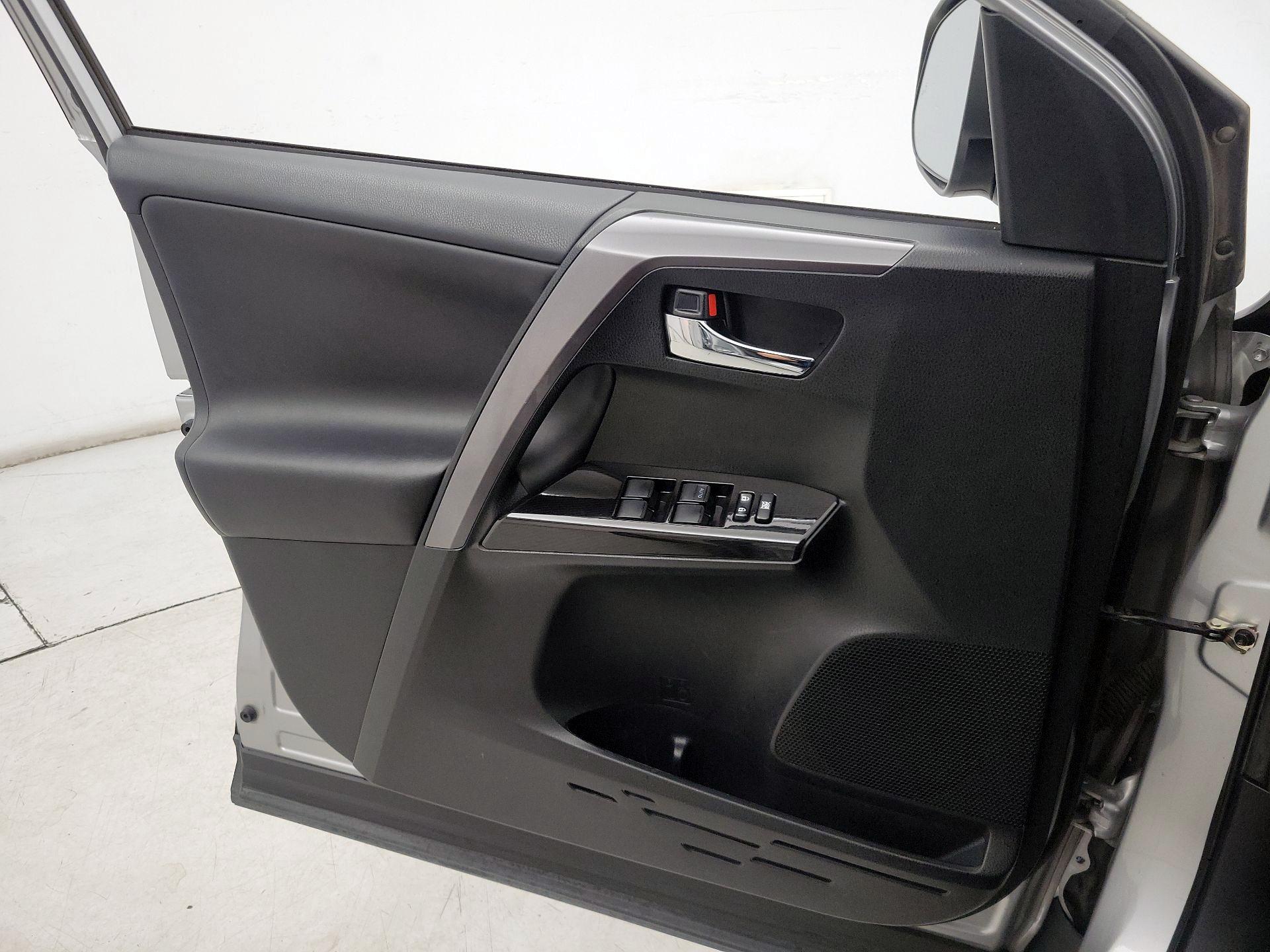 Thumbnail: 2018 Toyota RAV4 - 12