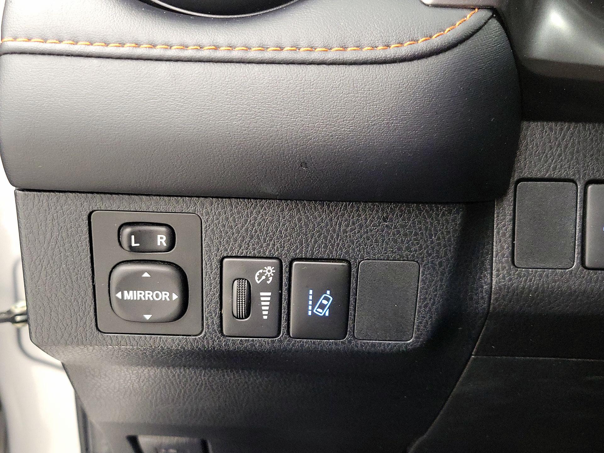 Thumbnail: 2018 Toyota RAV4 - 13