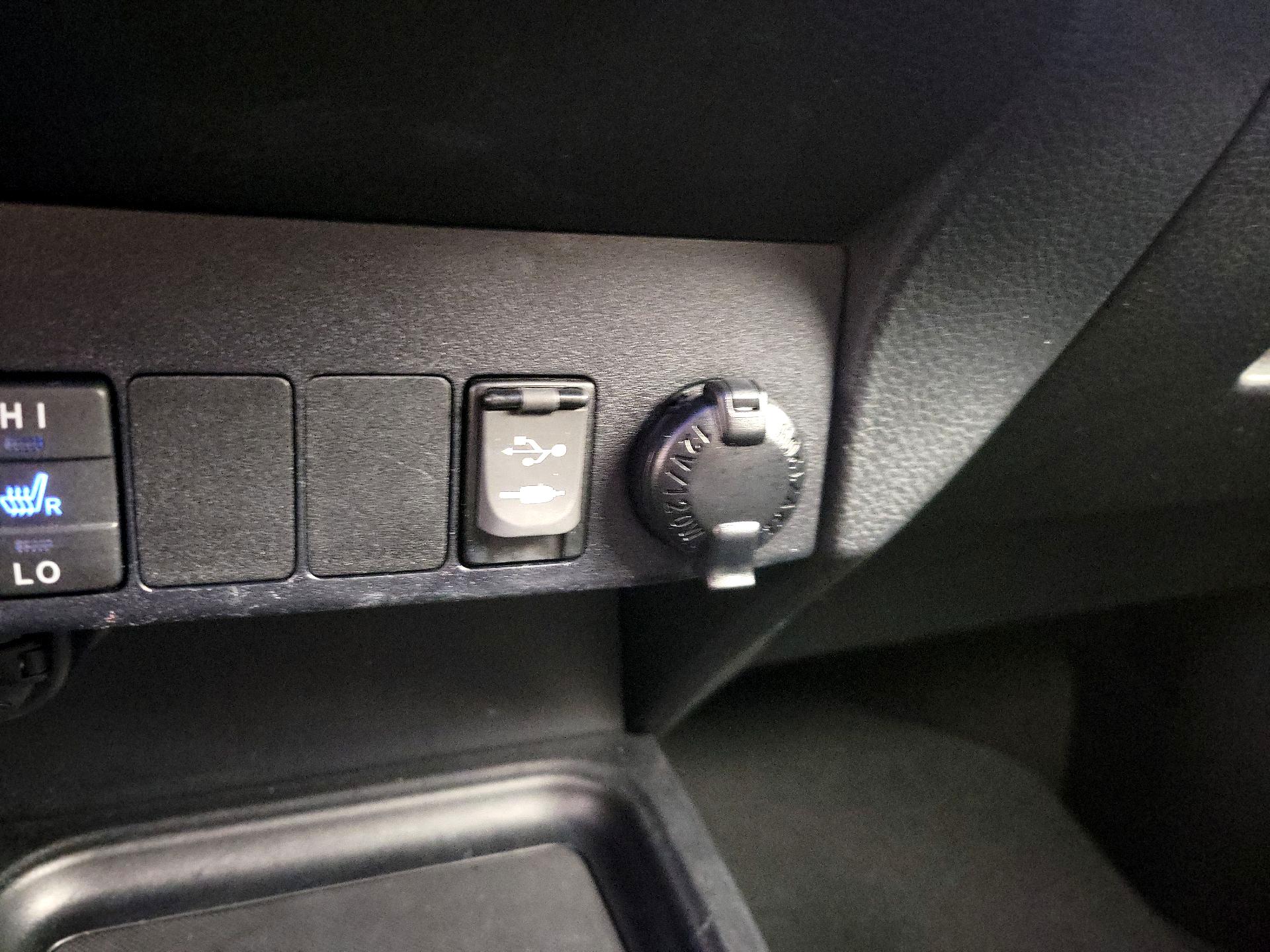 Thumbnail: 2018 Toyota RAV4 - 18