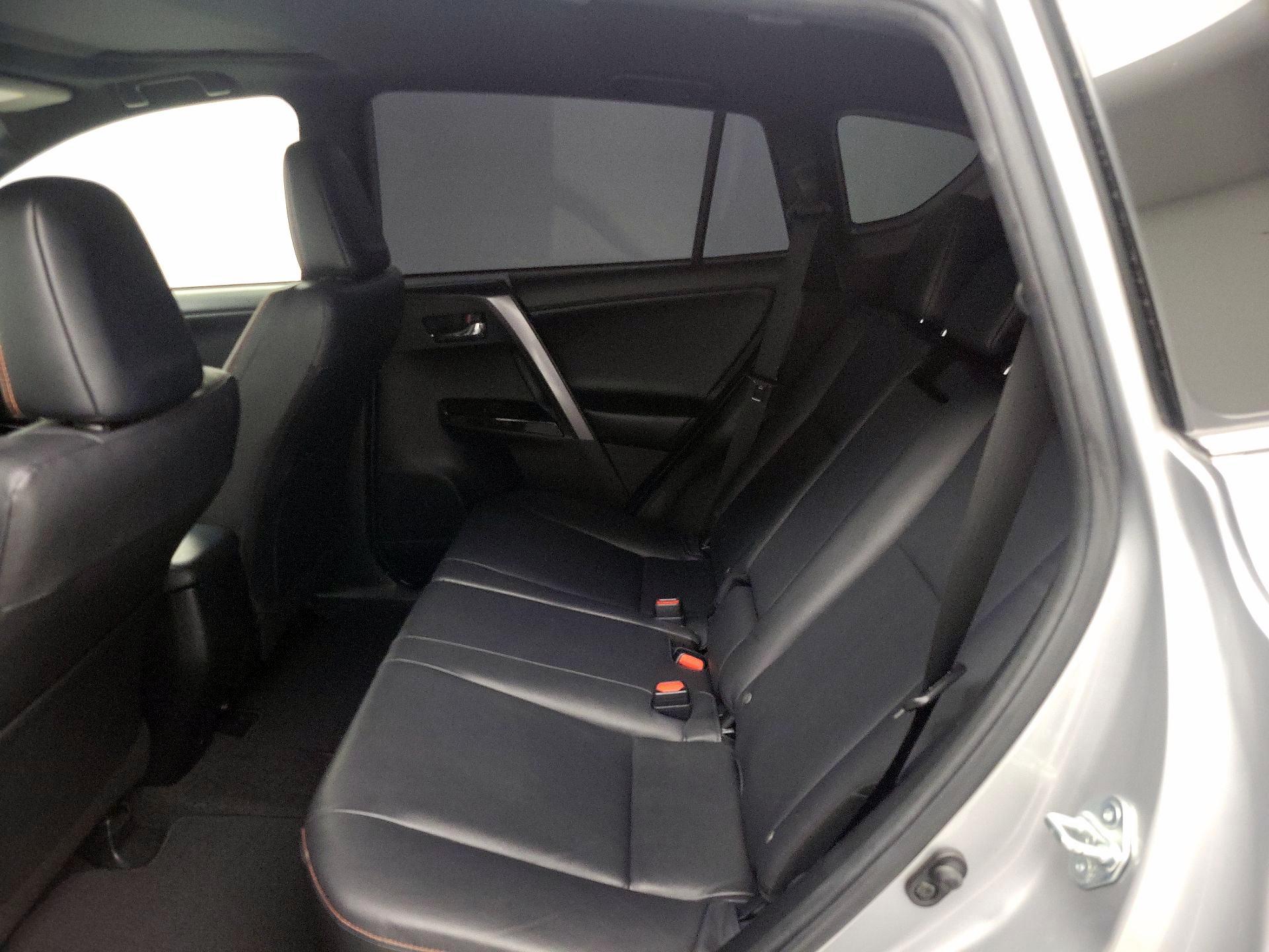 Thumbnail: 2018 Toyota RAV4 - 20