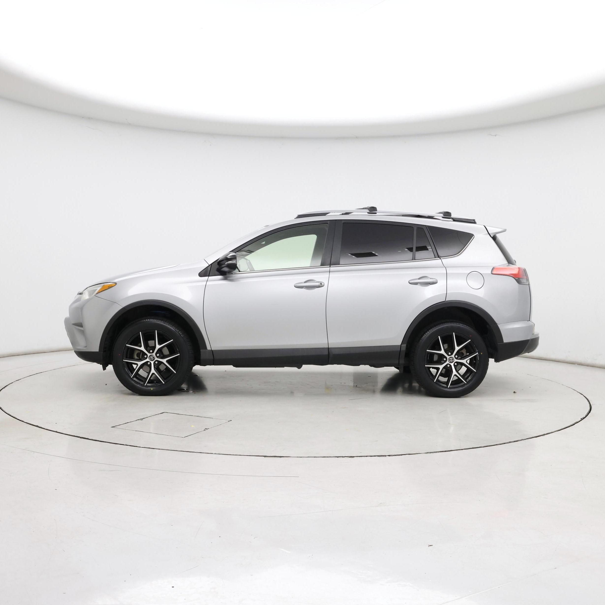 Thumbnail: 2018 Toyota RAV4 - 3