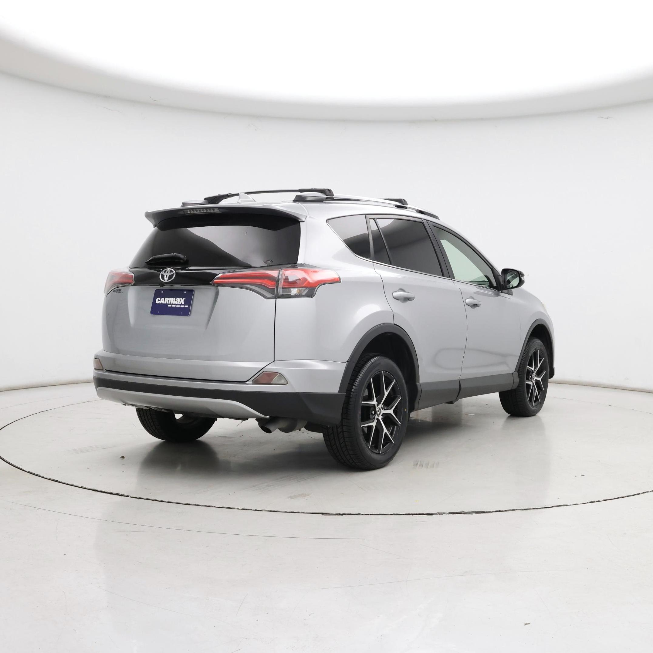 Thumbnail: 2018 Toyota RAV4 - 8