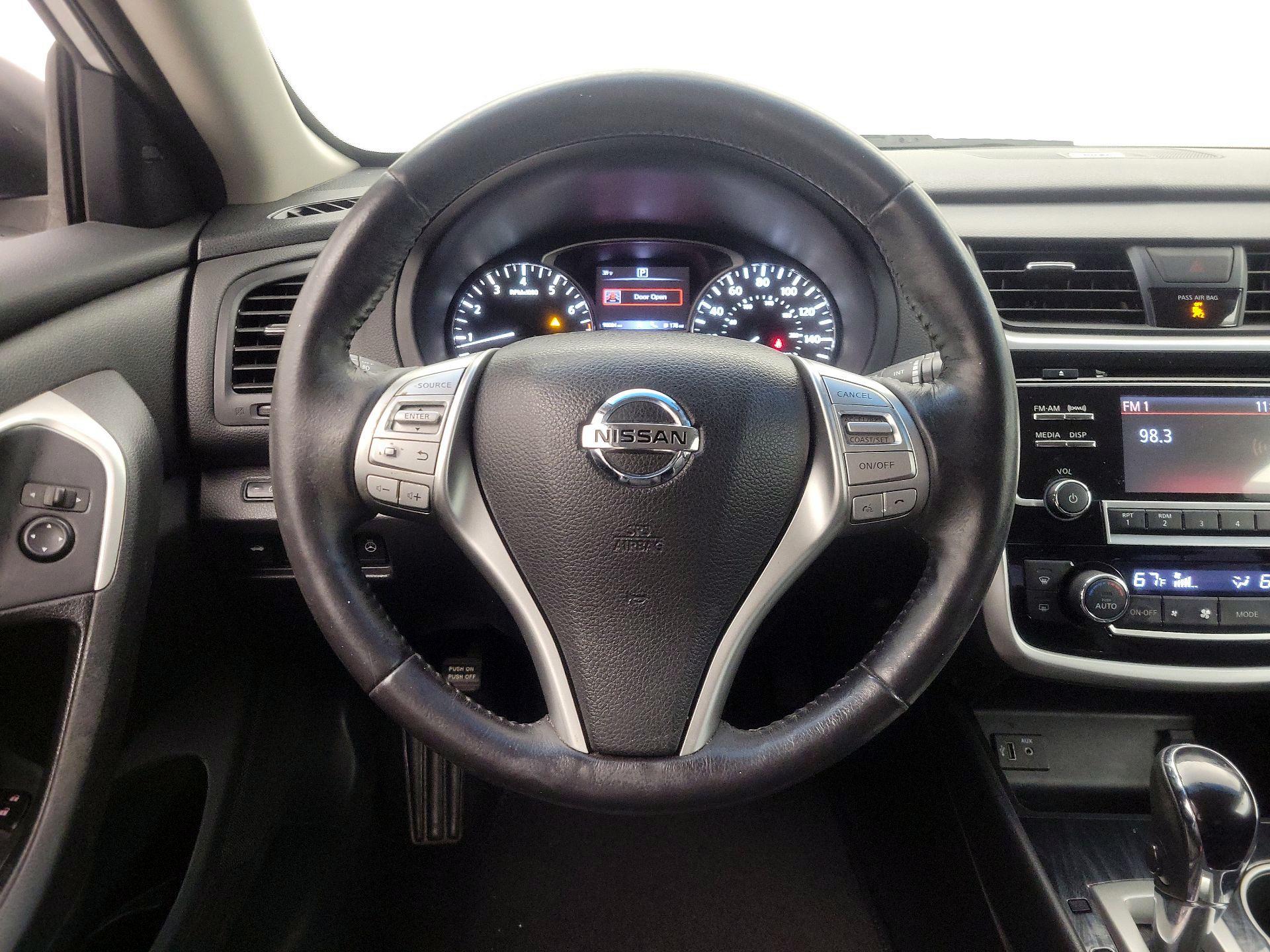 Thumbnail: 2018 Nissan Altima - 10