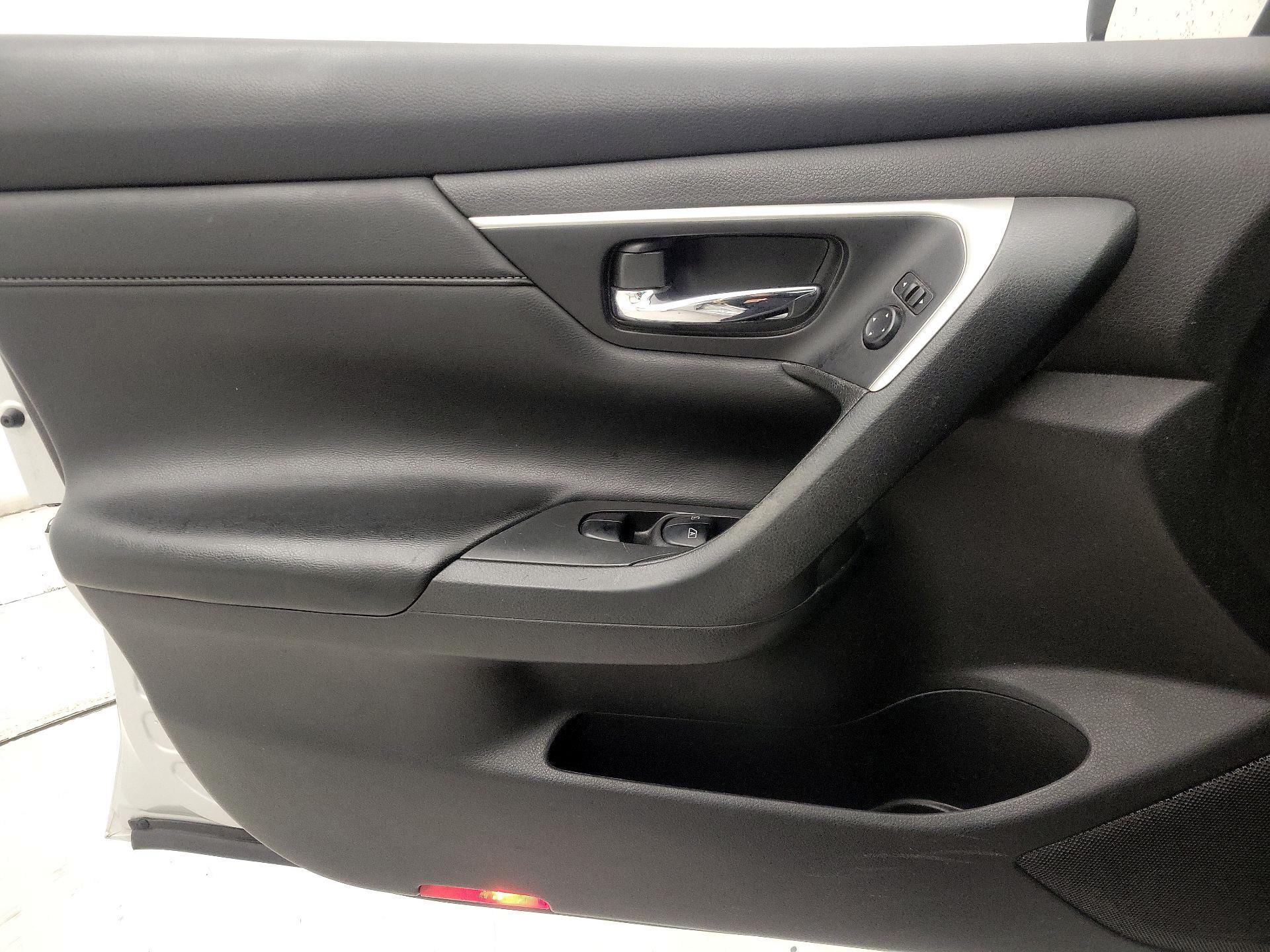 Thumbnail: 2018 Nissan Altima - 12