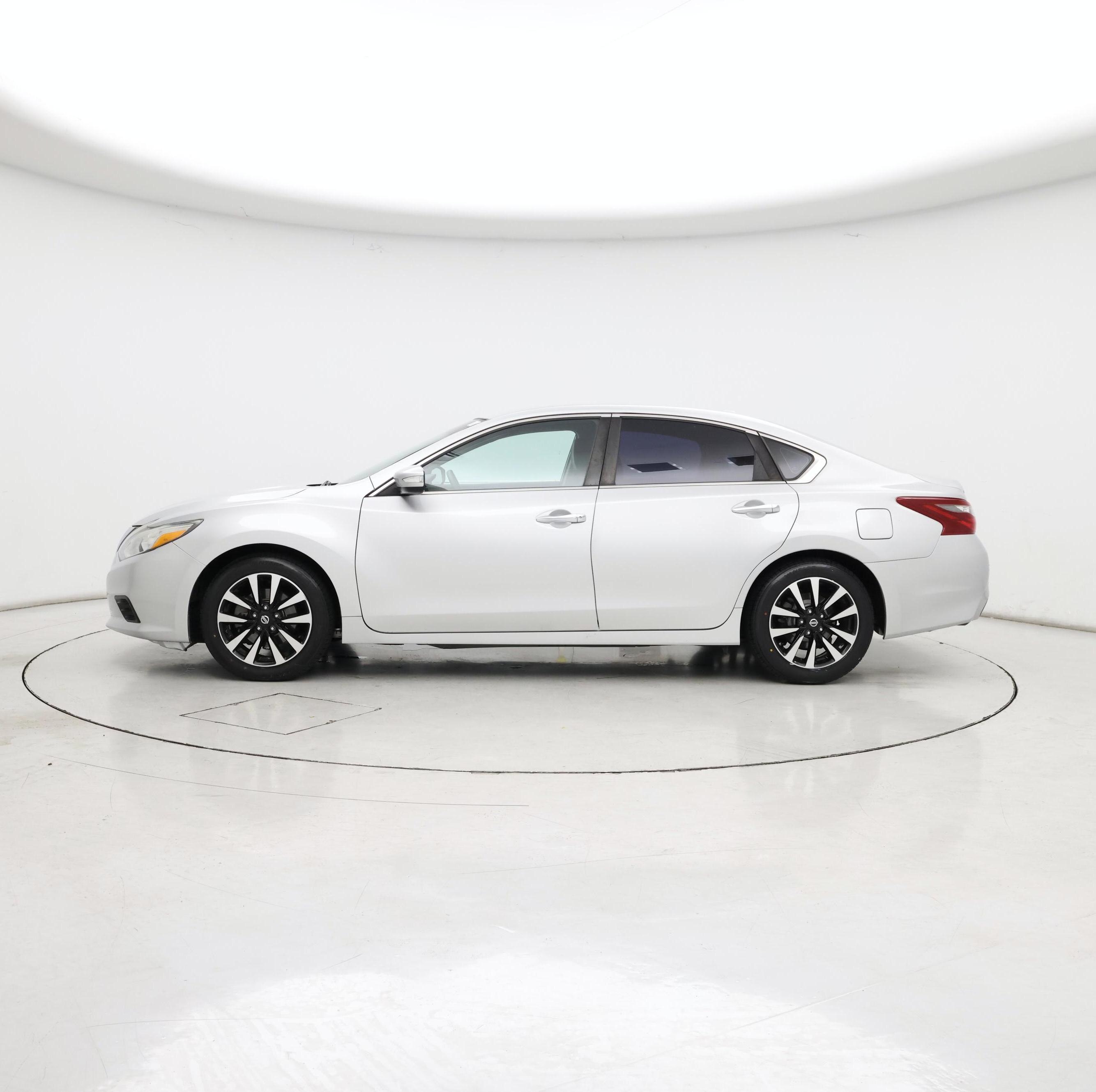 Thumbnail: 2018 Nissan Altima - 3