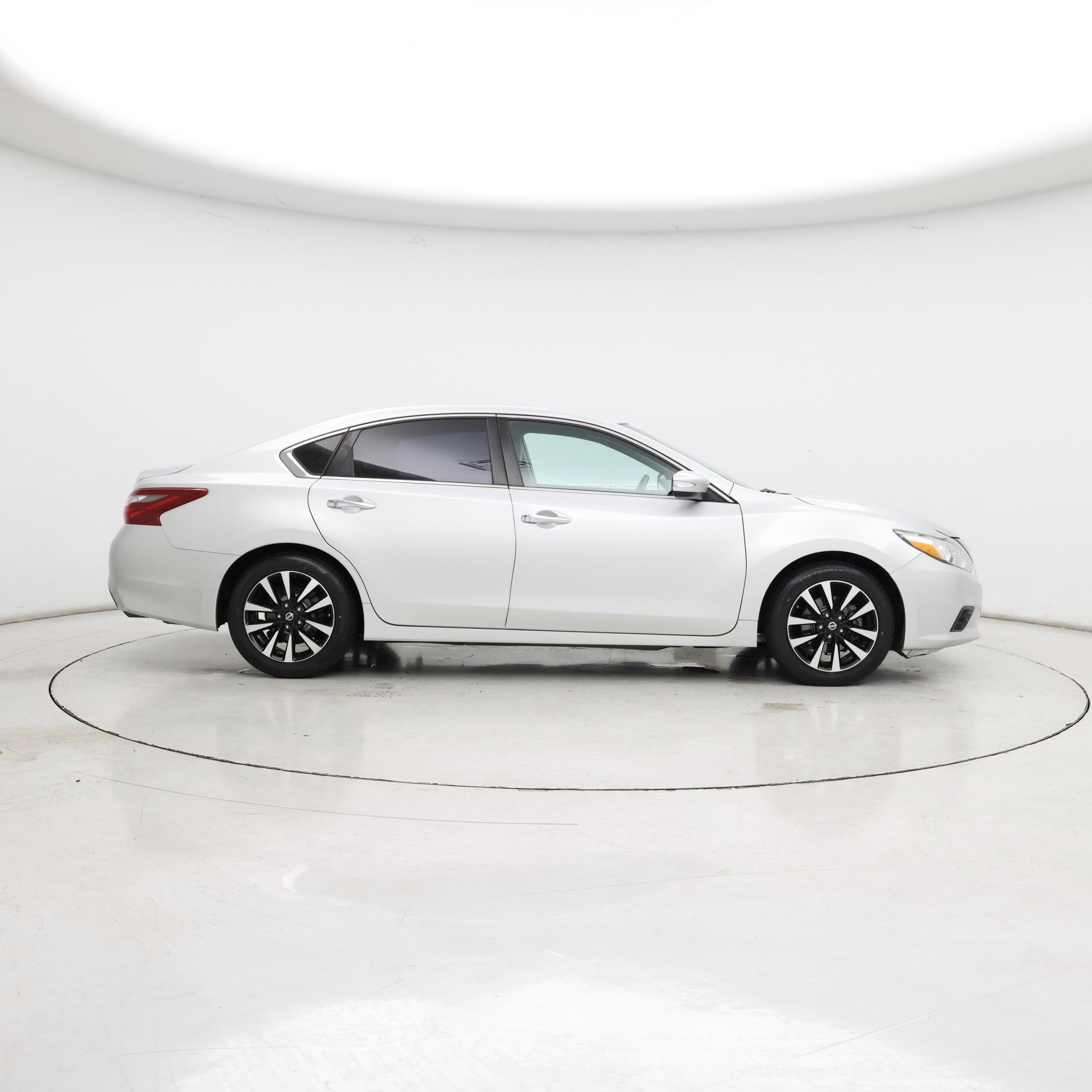 Thumbnail: 2018 Nissan Altima - 7