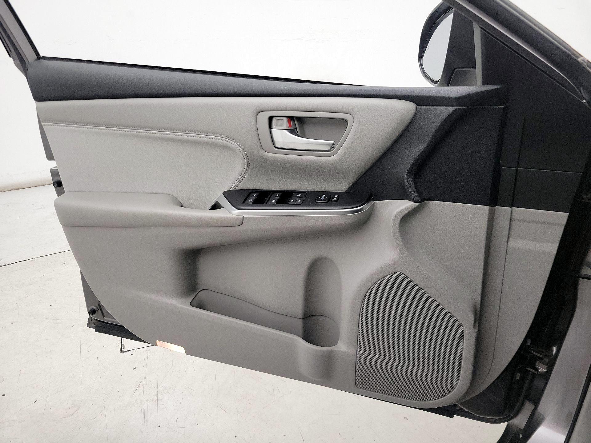 Thumbnail: 2017 Toyota Camry - 12