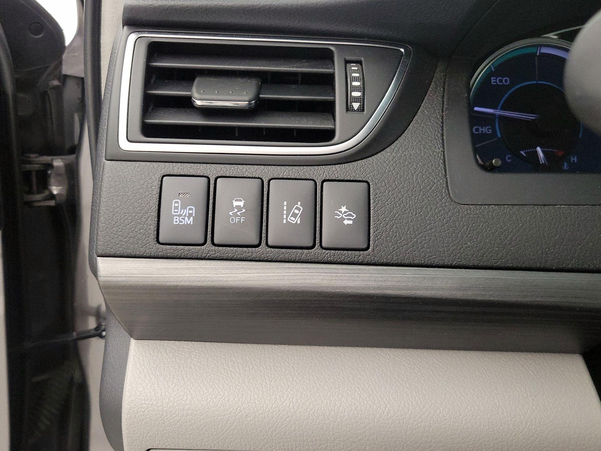 Thumbnail: 2017 Toyota Camry - 13