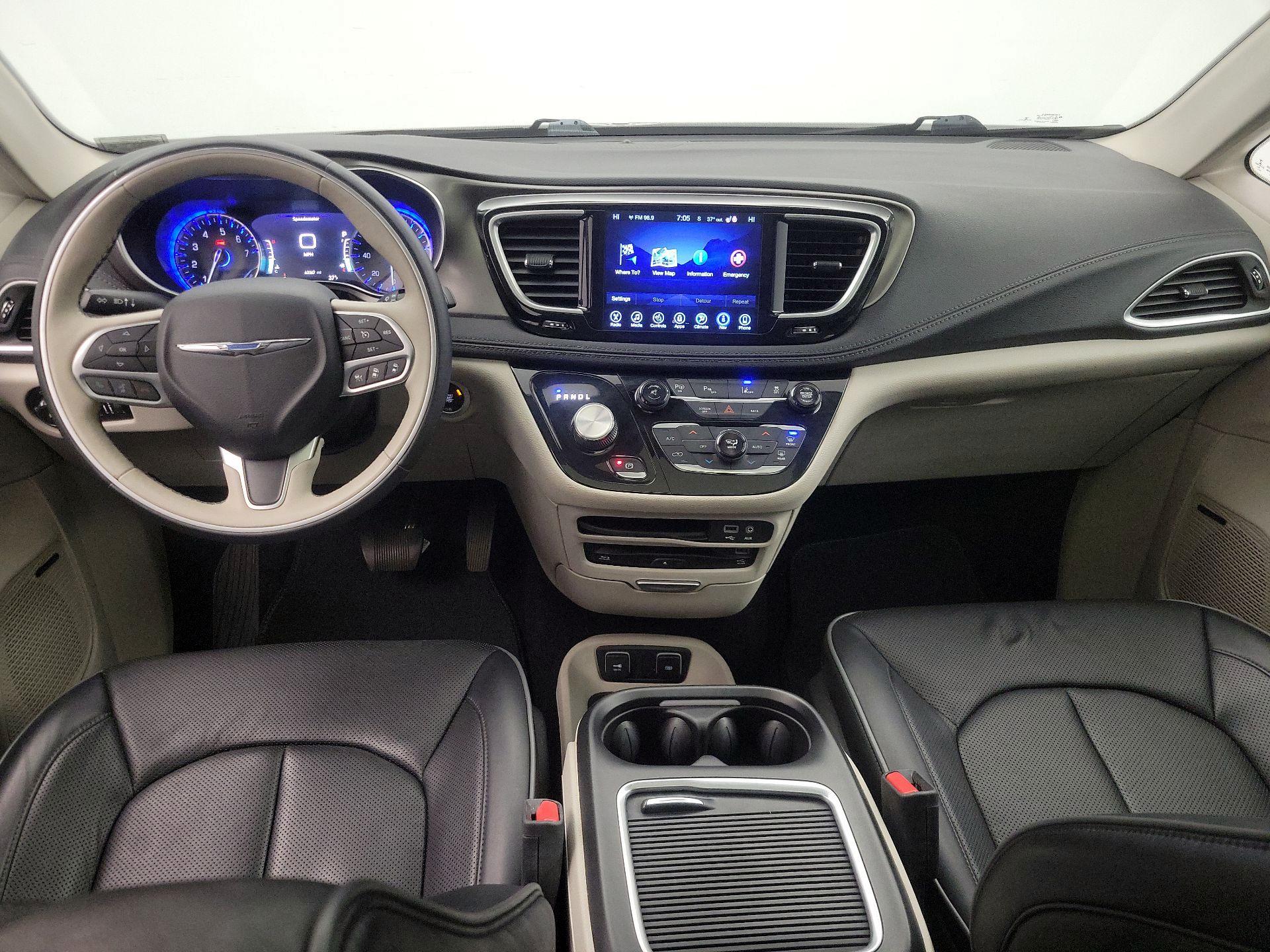 Thumbnail: 2017 Chrysler Pacifica - 9