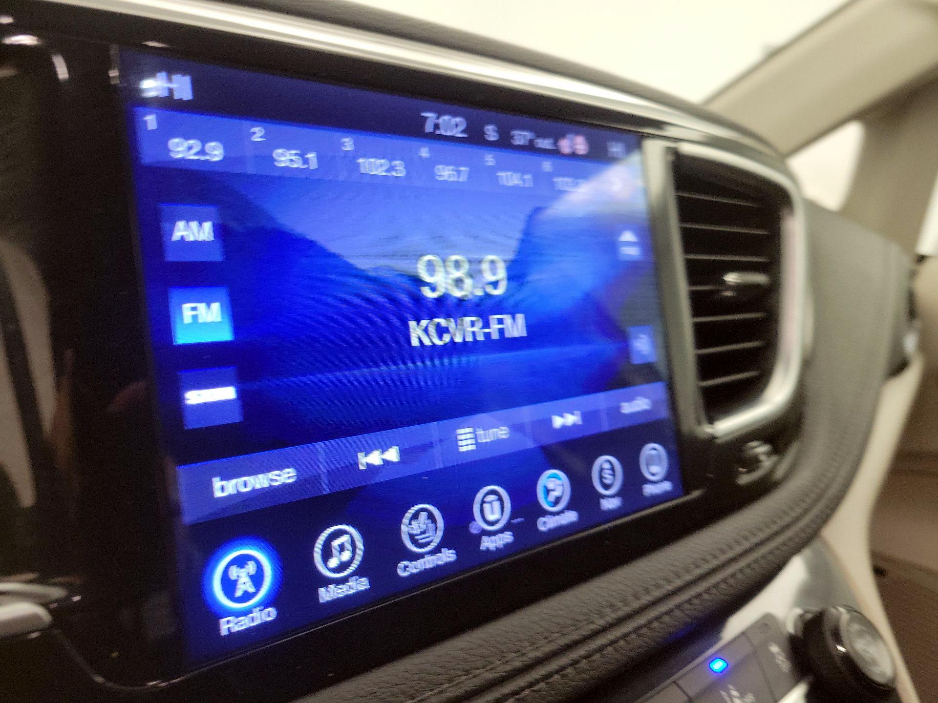 Thumbnail: 2017 Chrysler Pacifica - 15