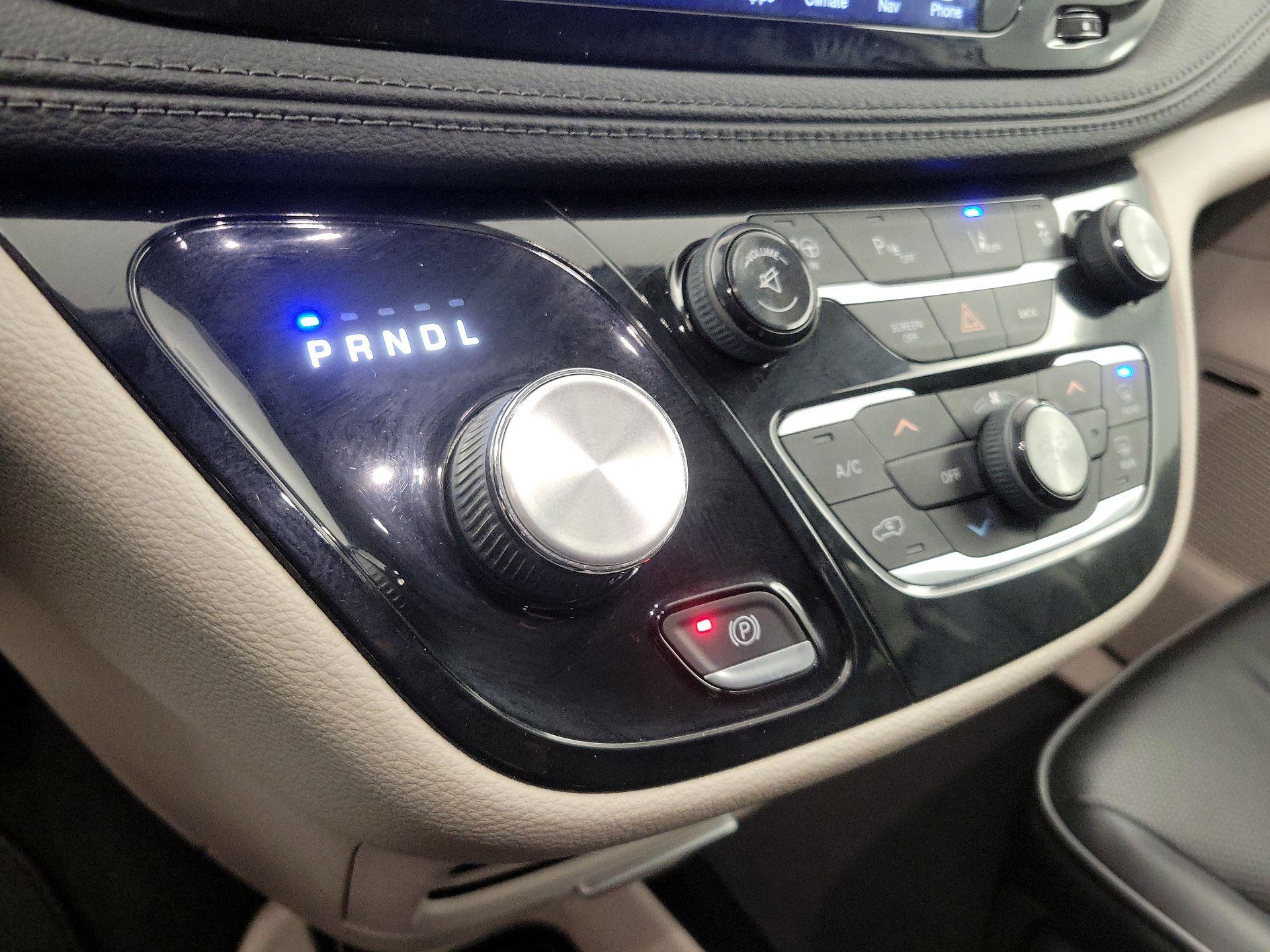 Thumbnail: 2017 Chrysler Pacifica - 17