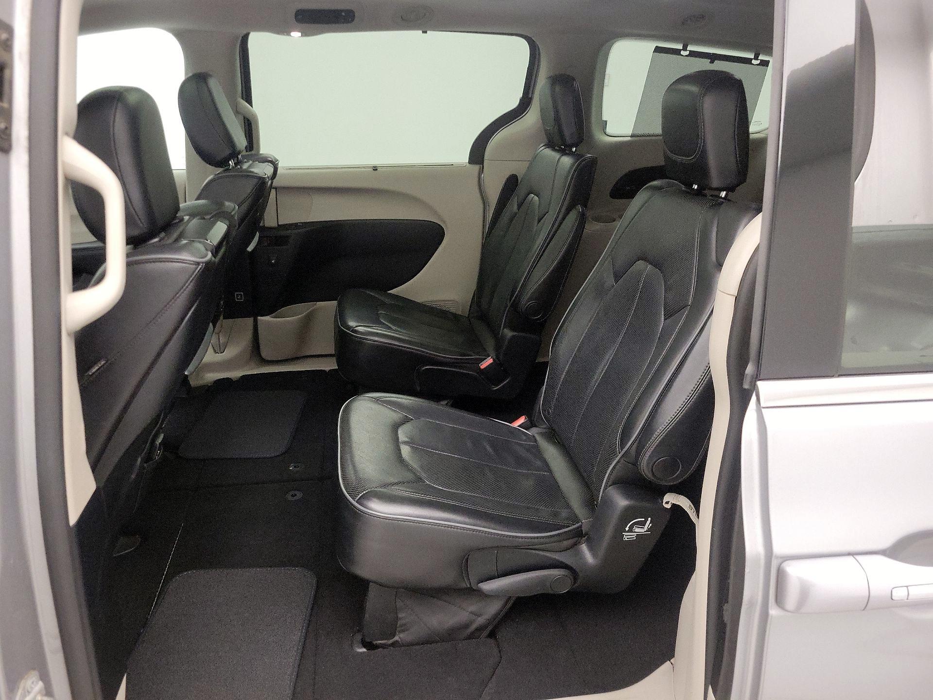 Thumbnail: 2017 Chrysler Pacifica - 20