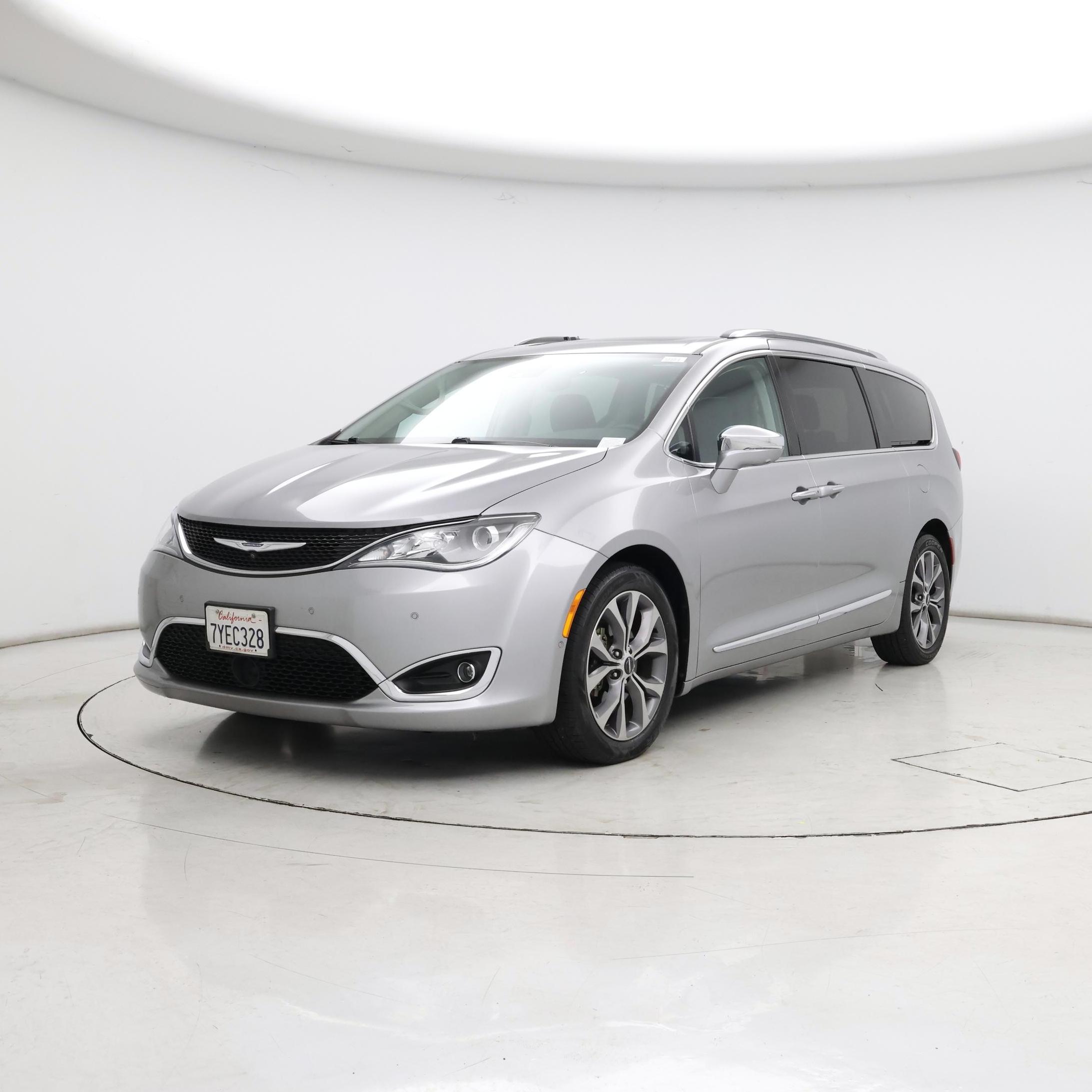 Thumbnail: 2017 Chrysler Pacifica - 4