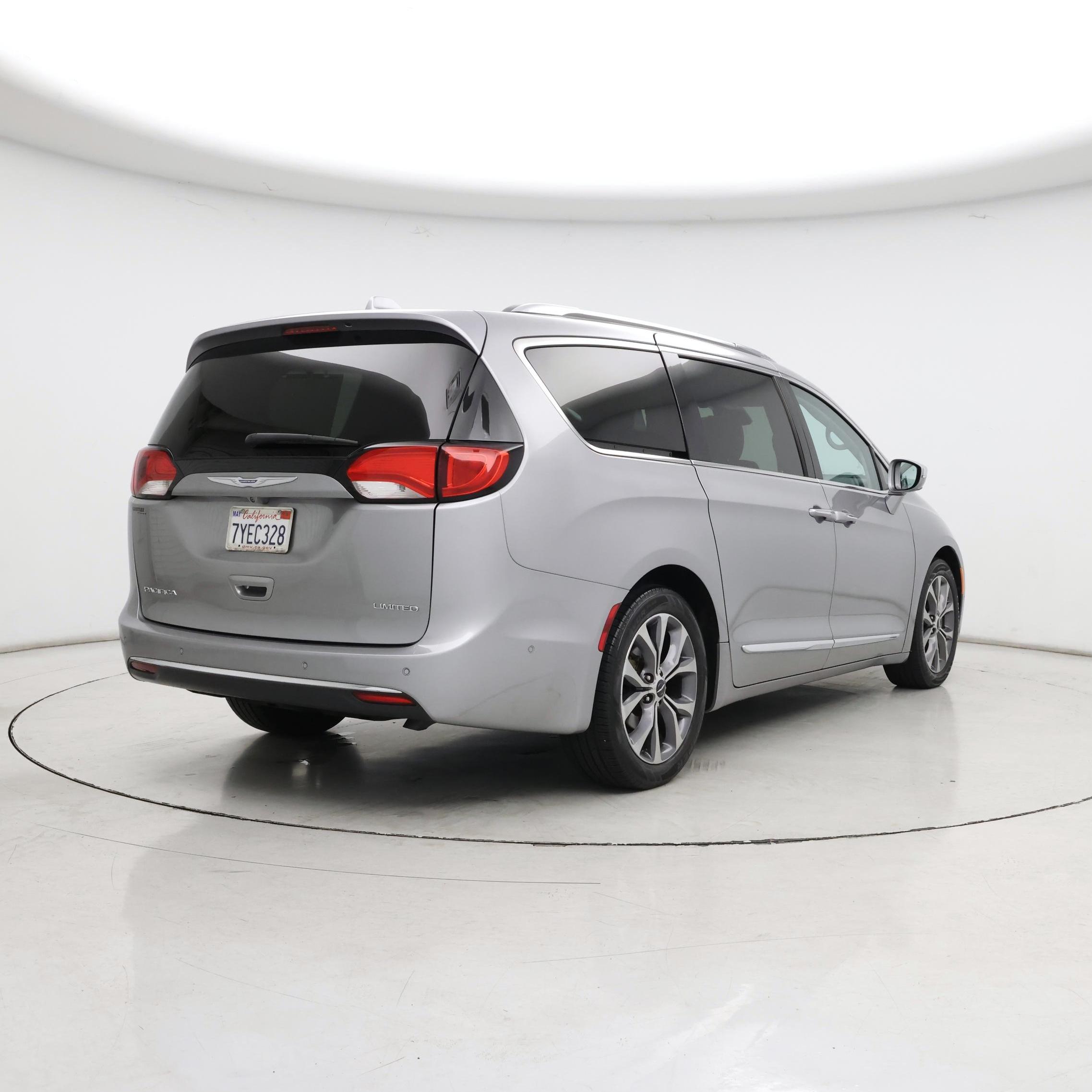 Thumbnail: 2017 Chrysler Pacifica - 8