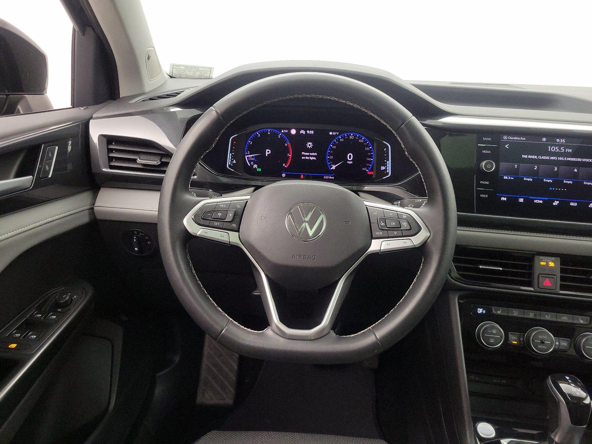 Thumbnail: 2022 Volkswagen Taos - 10