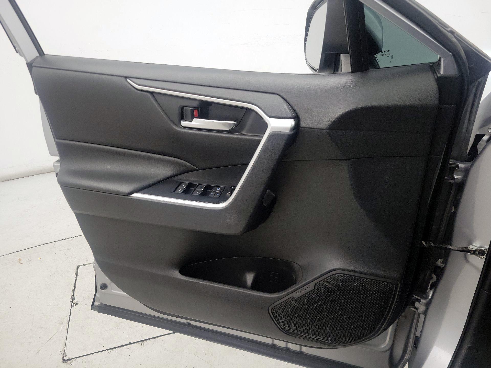 Thumbnail: 2021 Toyota RAV4 - 12