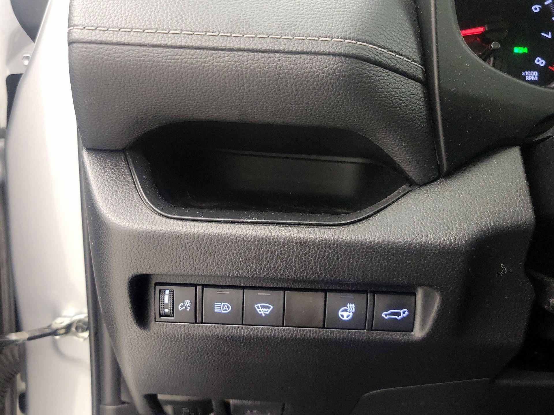 Thumbnail: 2021 Toyota RAV4 - 13