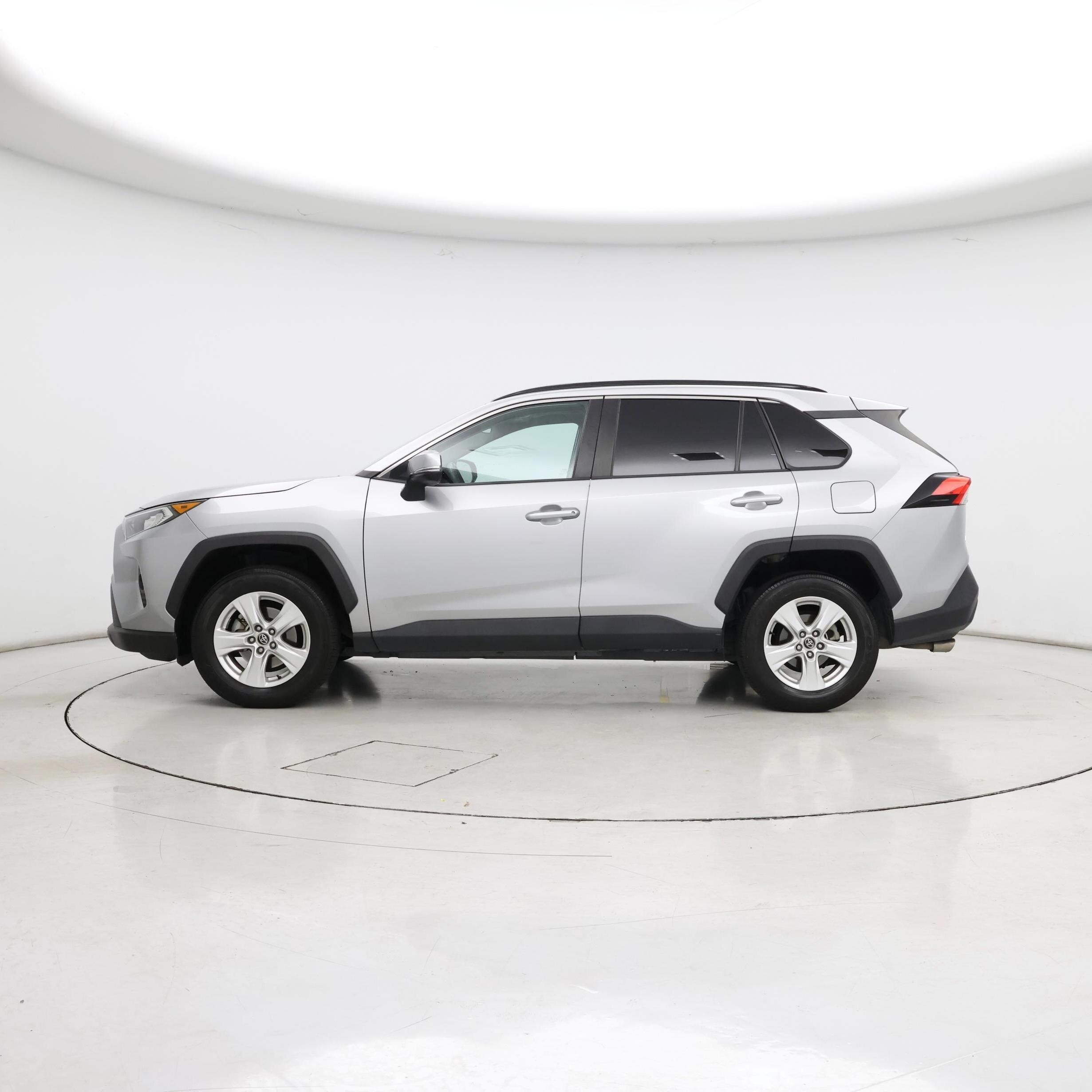 Thumbnail: 2021 Toyota RAV4 - 3