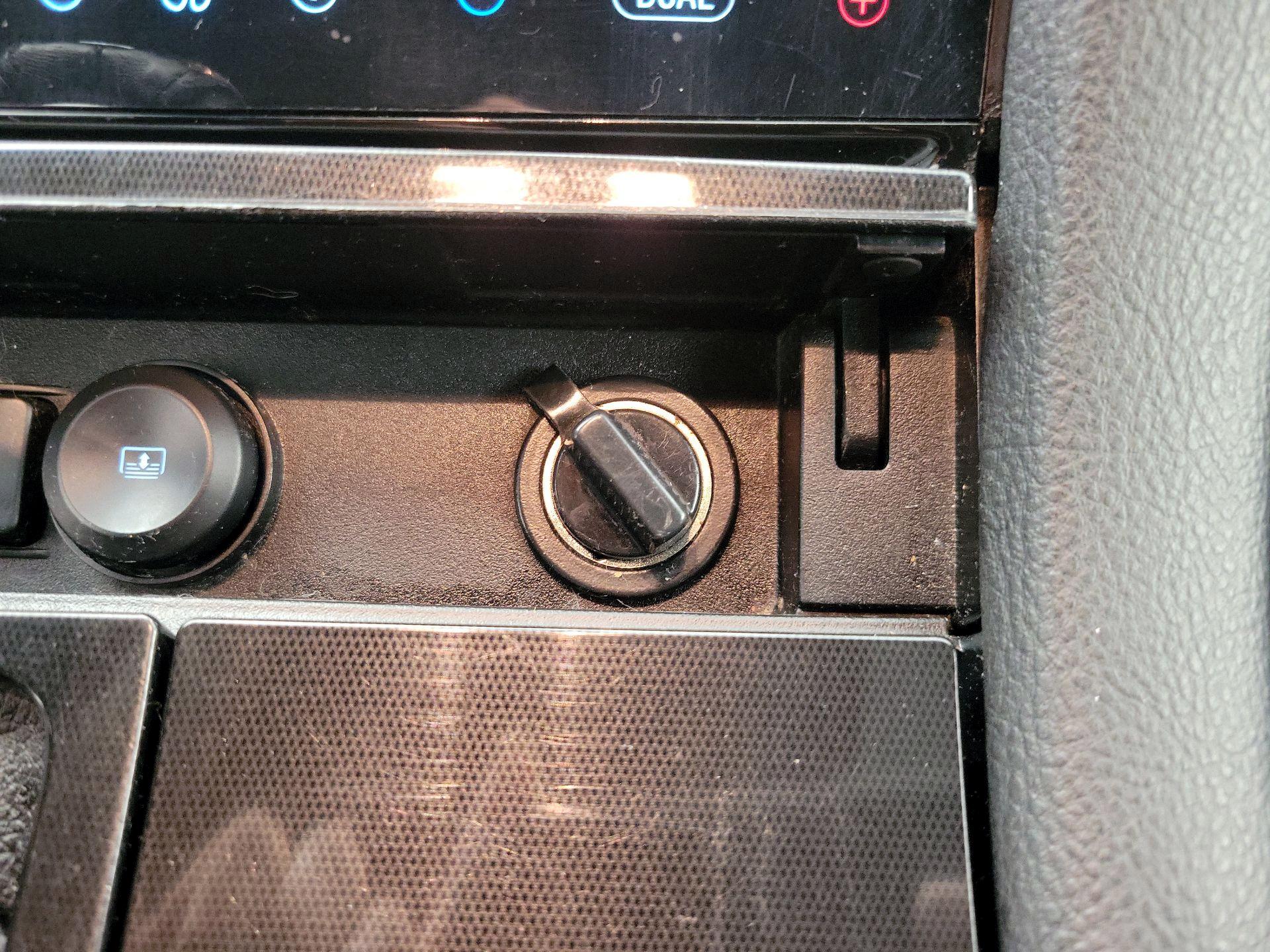 Thumbnail: 2017 Ford Taurus - 18