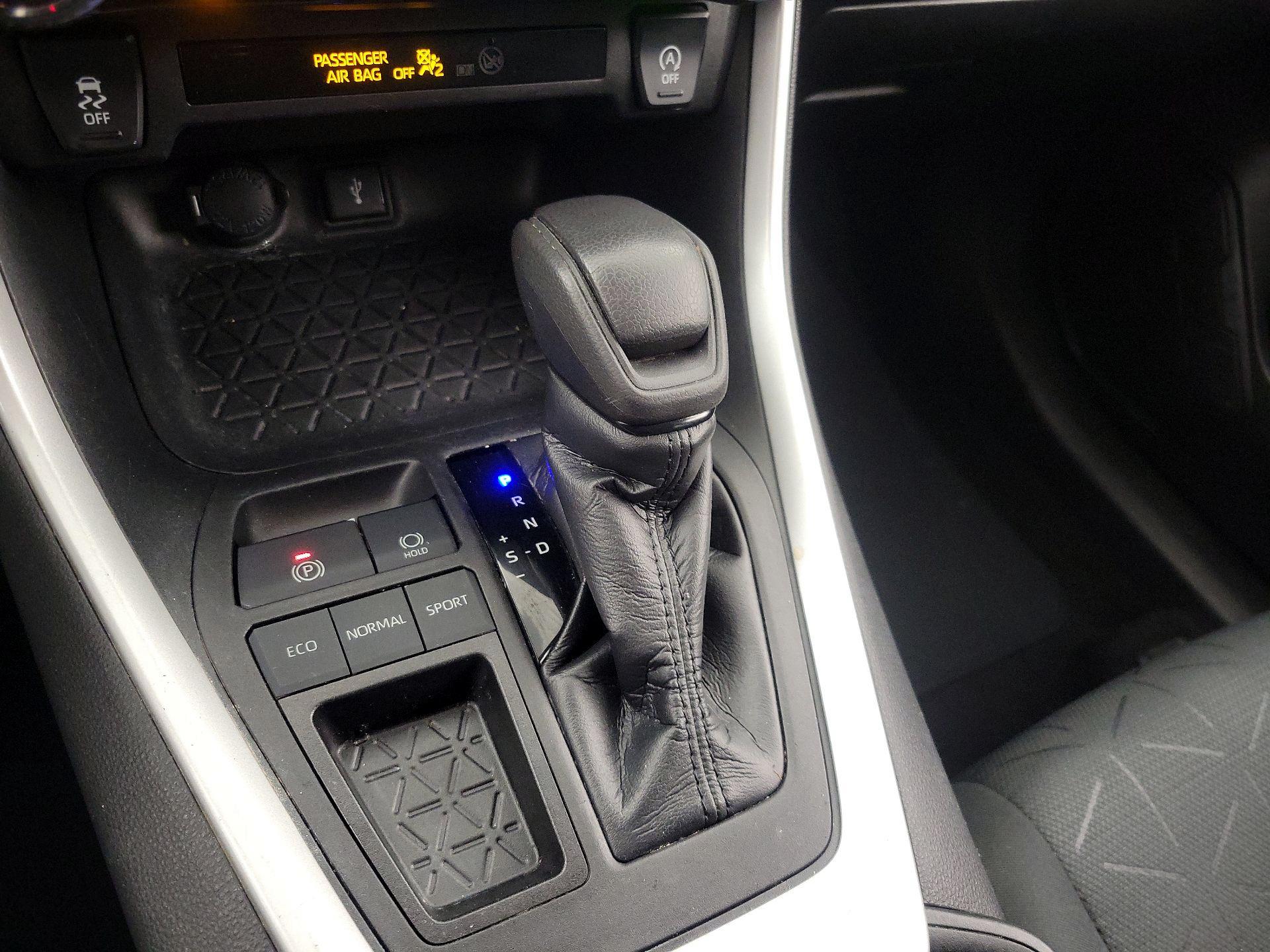 Thumbnail: 2021 Toyota RAV4 - 17