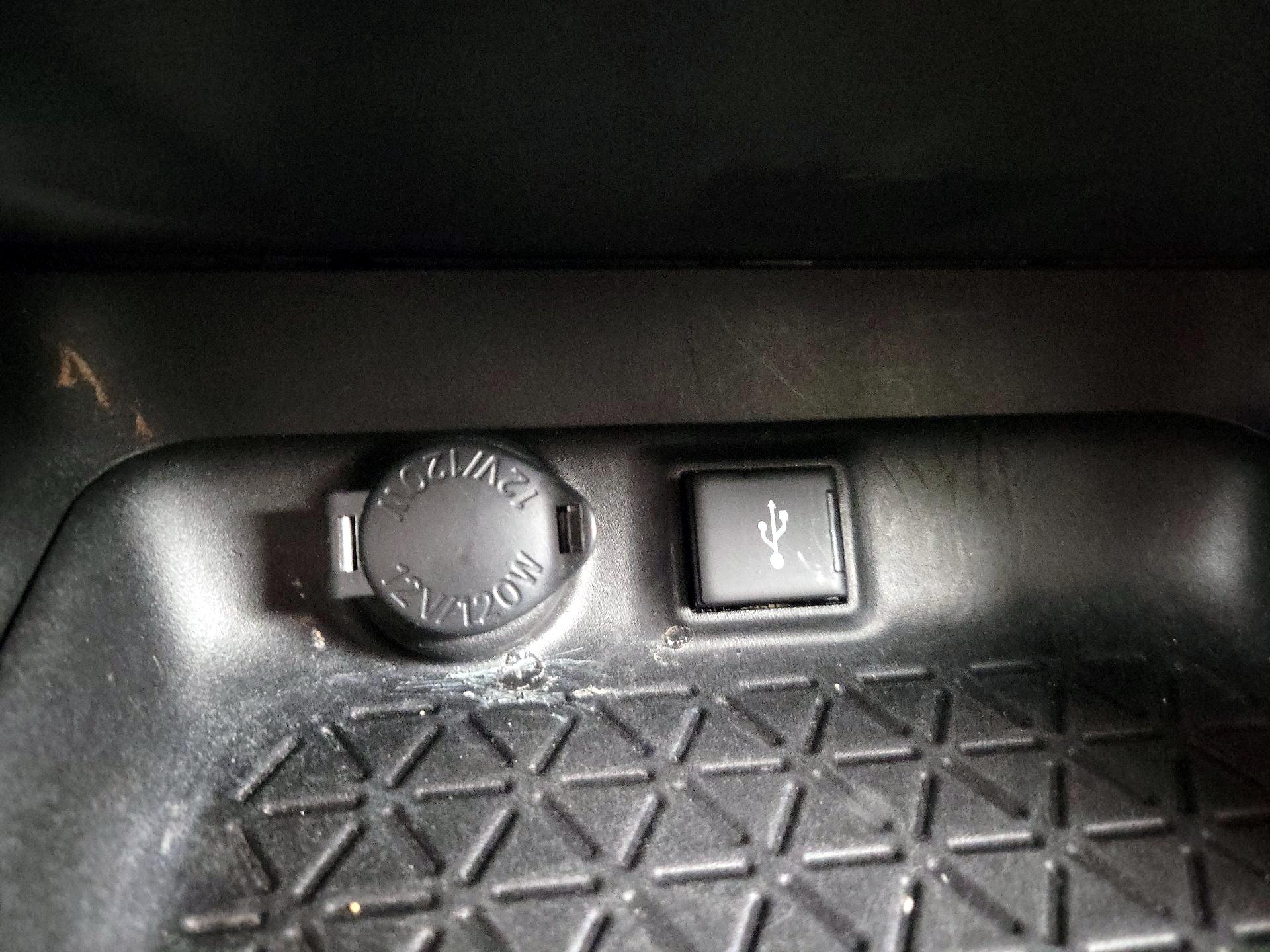 Thumbnail: 2021 Toyota RAV4 - 18