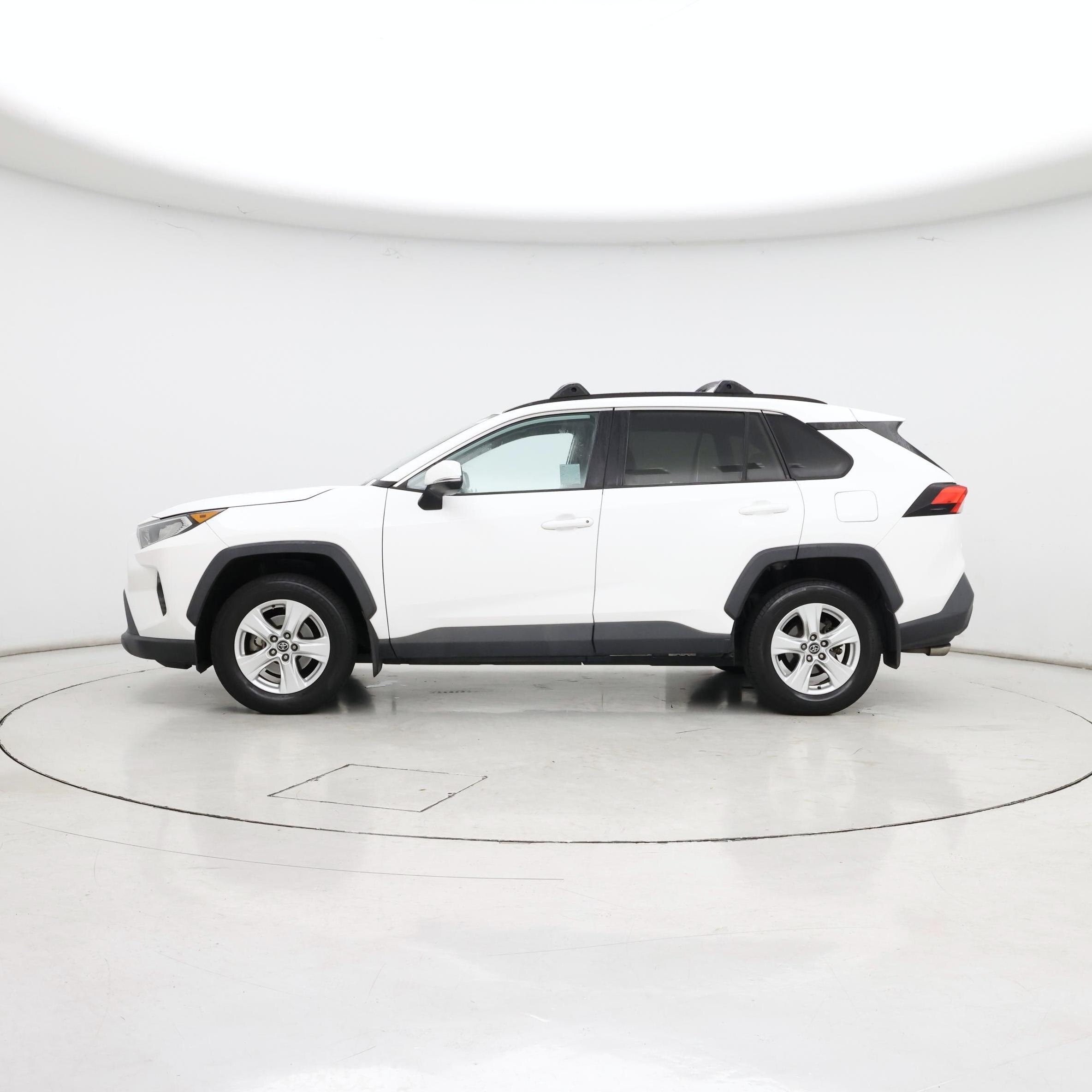 Thumbnail: 2021 Toyota RAV4 - 3