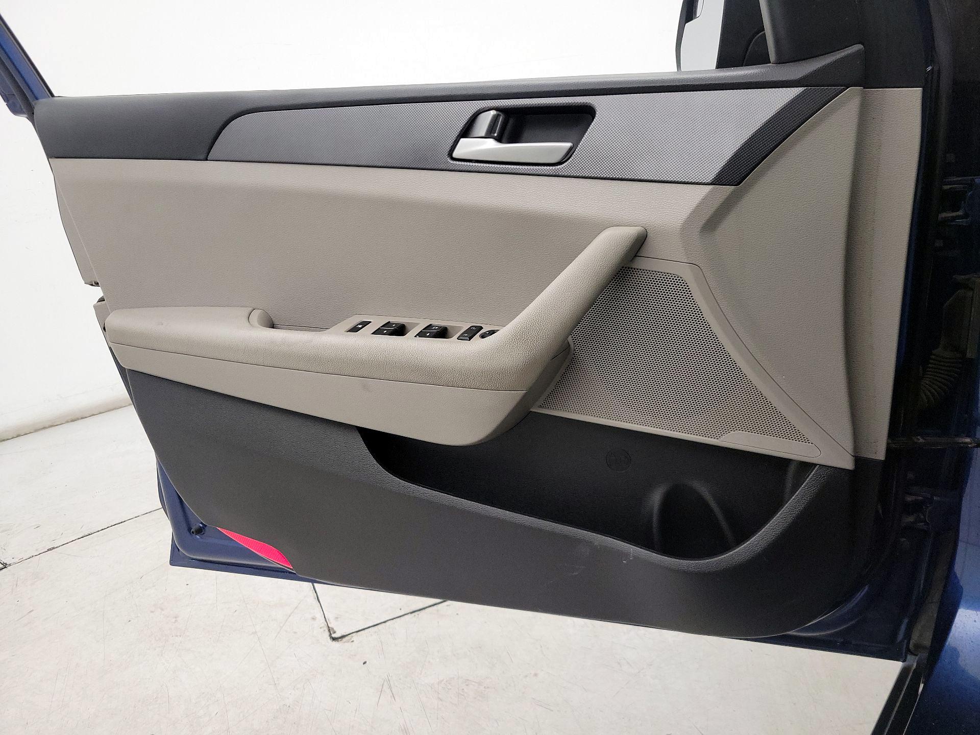 Thumbnail: 2017 Hyundai Sonata - 12