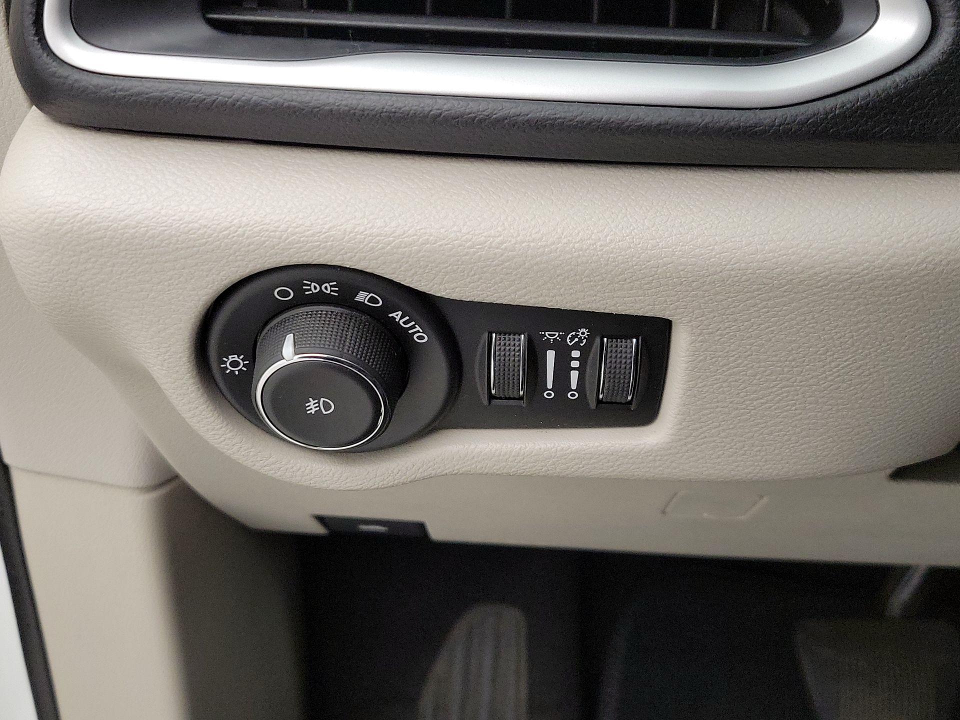 Thumbnail: 2017 Chrysler Pacifica - 13