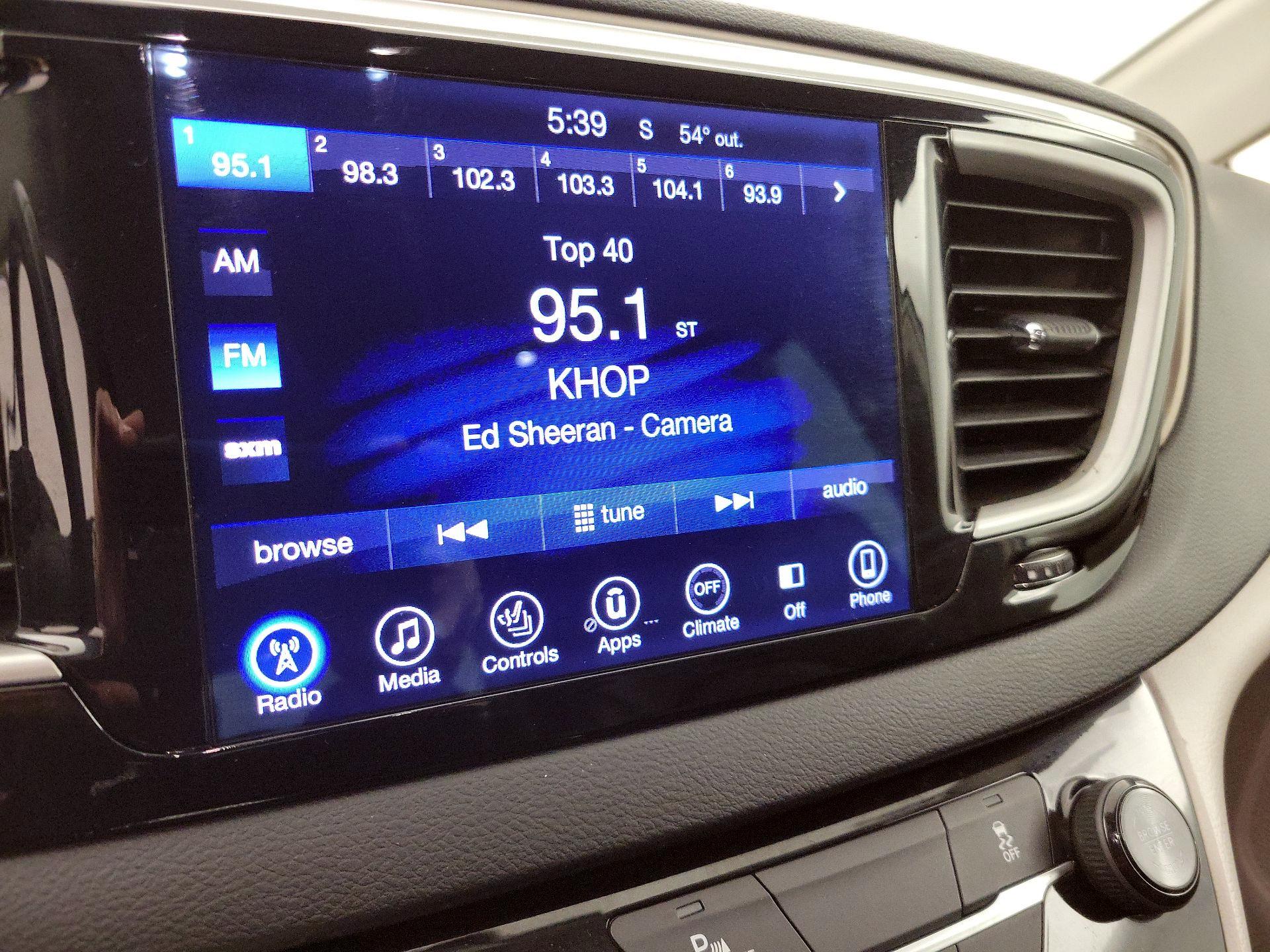 Thumbnail: 2017 Chrysler Pacifica - 15