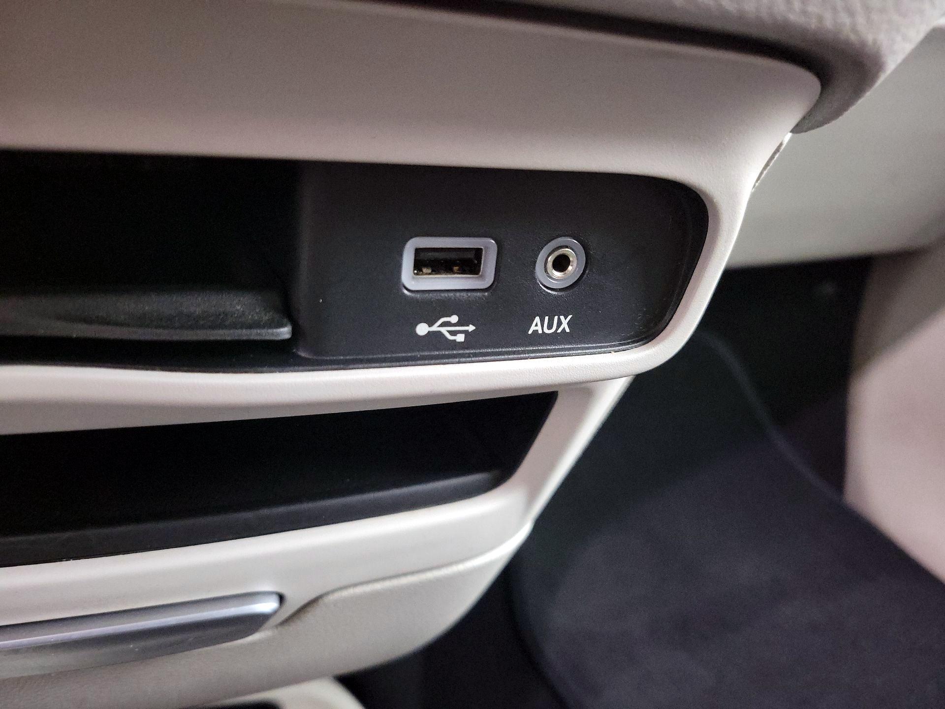 Thumbnail: 2017 Chrysler Pacifica - 18